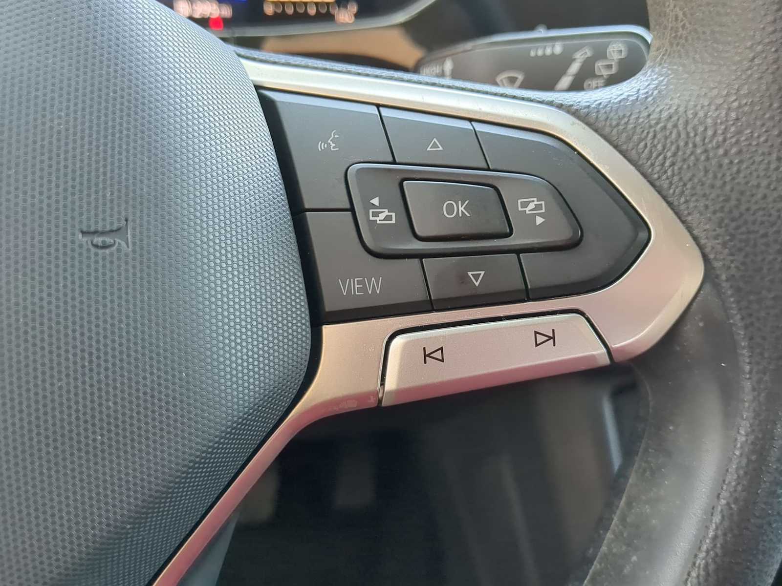 2022 Volkswagen Taos S 22