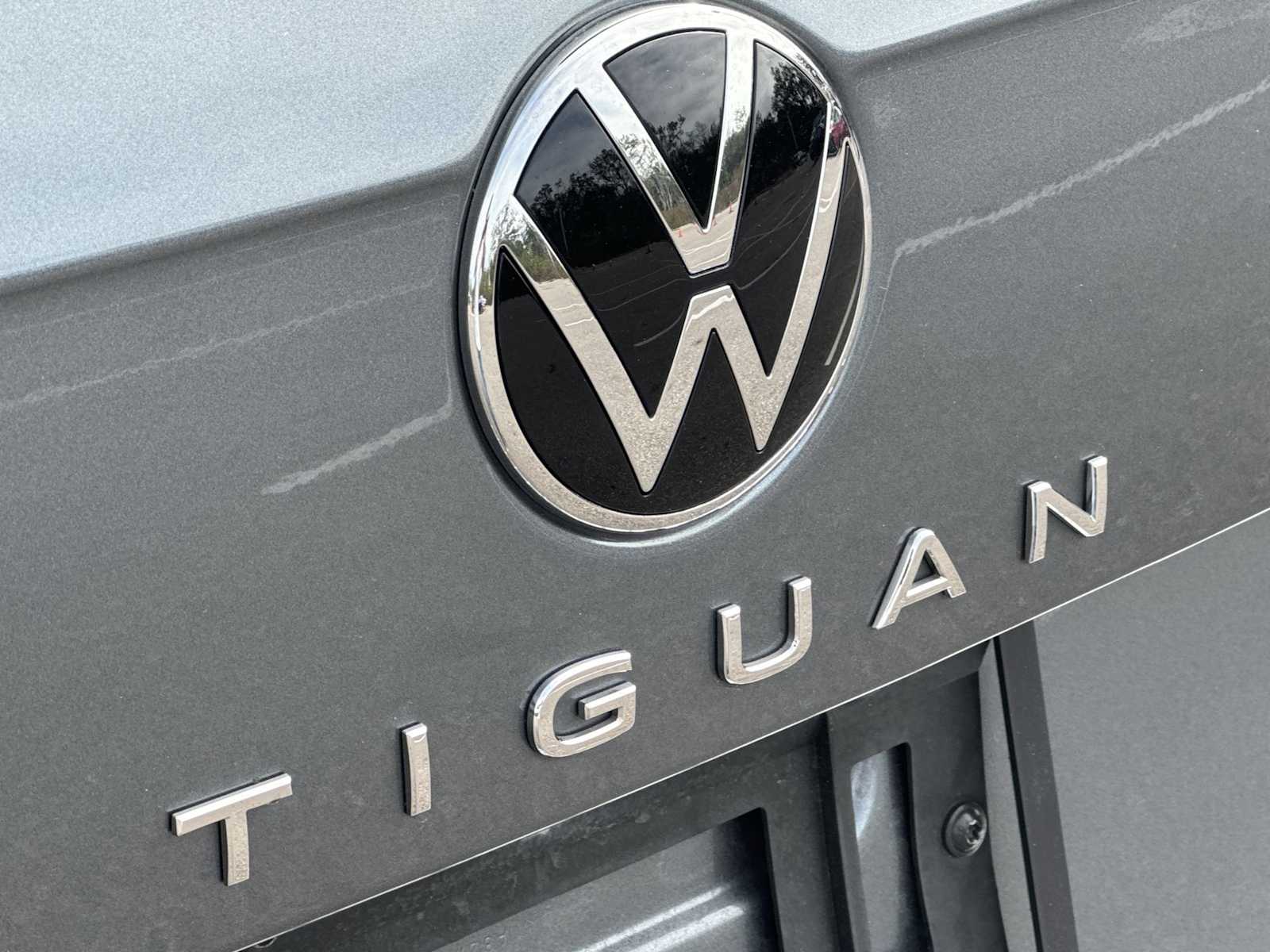 Thumbnail: 2022 Volkswagen Tiguan - 11