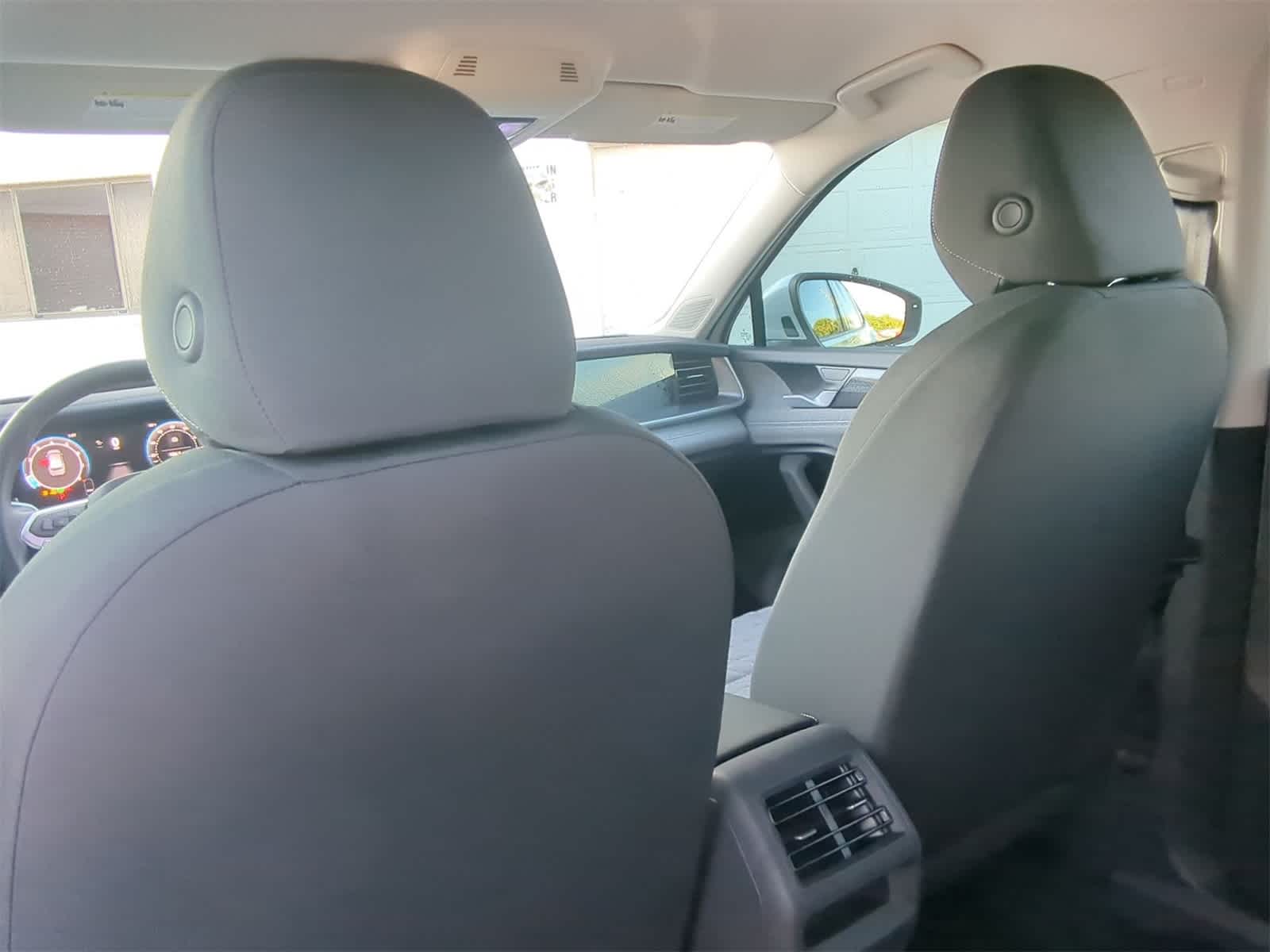 Thumbnail: 2025 Volkswagen Tiguan - 19