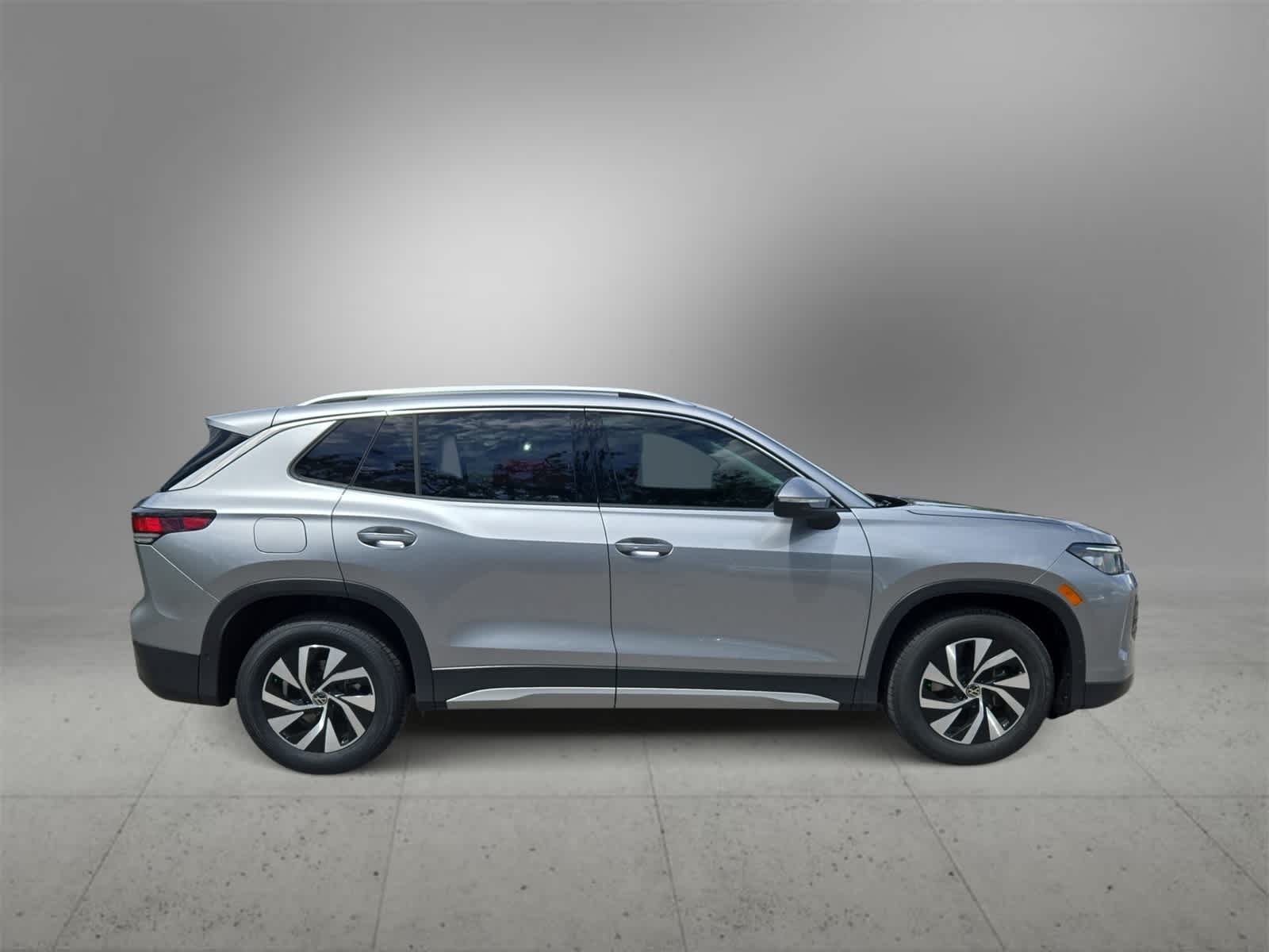 Thumbnail: 2025 Volkswagen Tiguan - 9