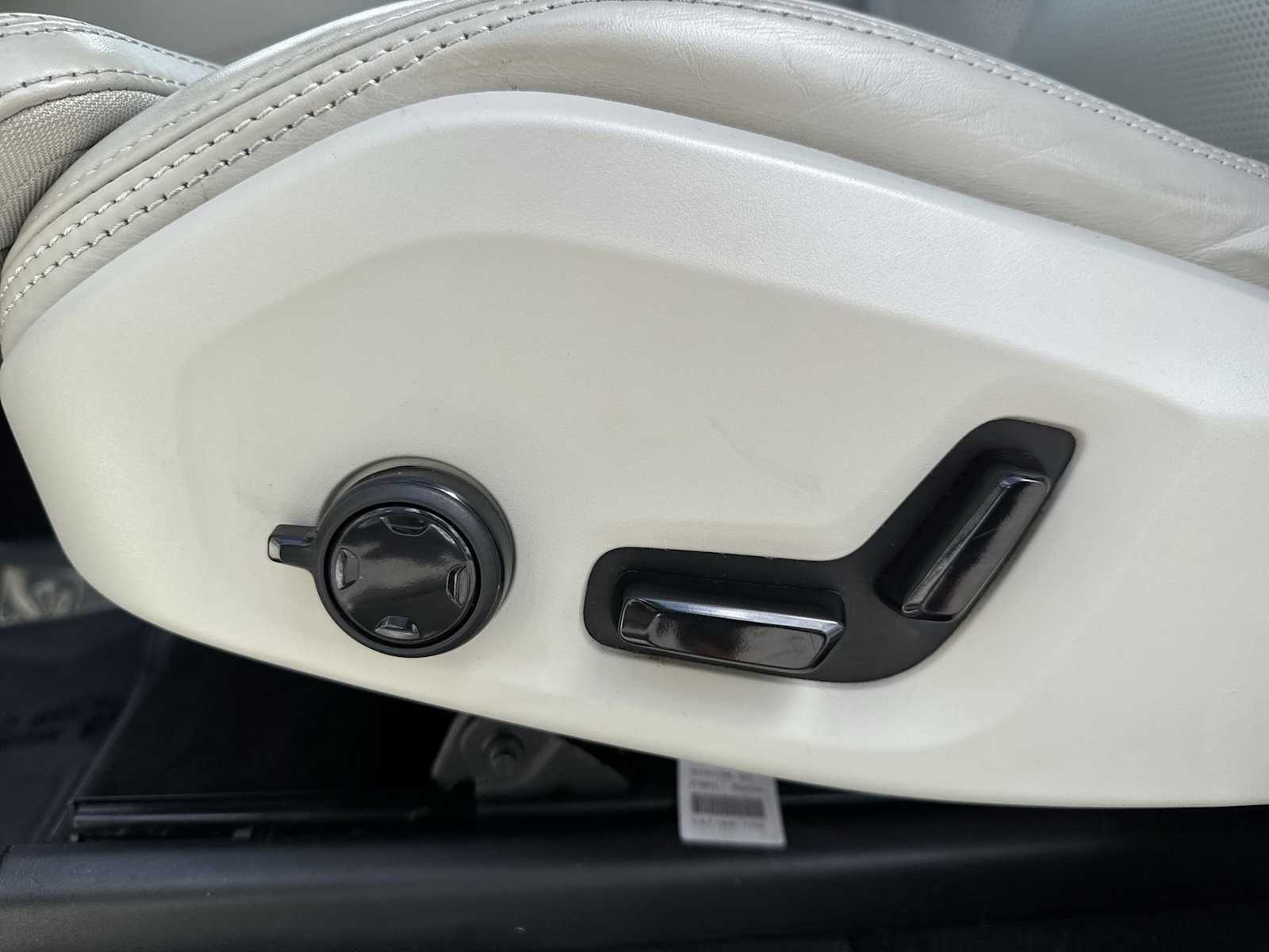 Thumbnail: 2022 Volvo XC90 - 16