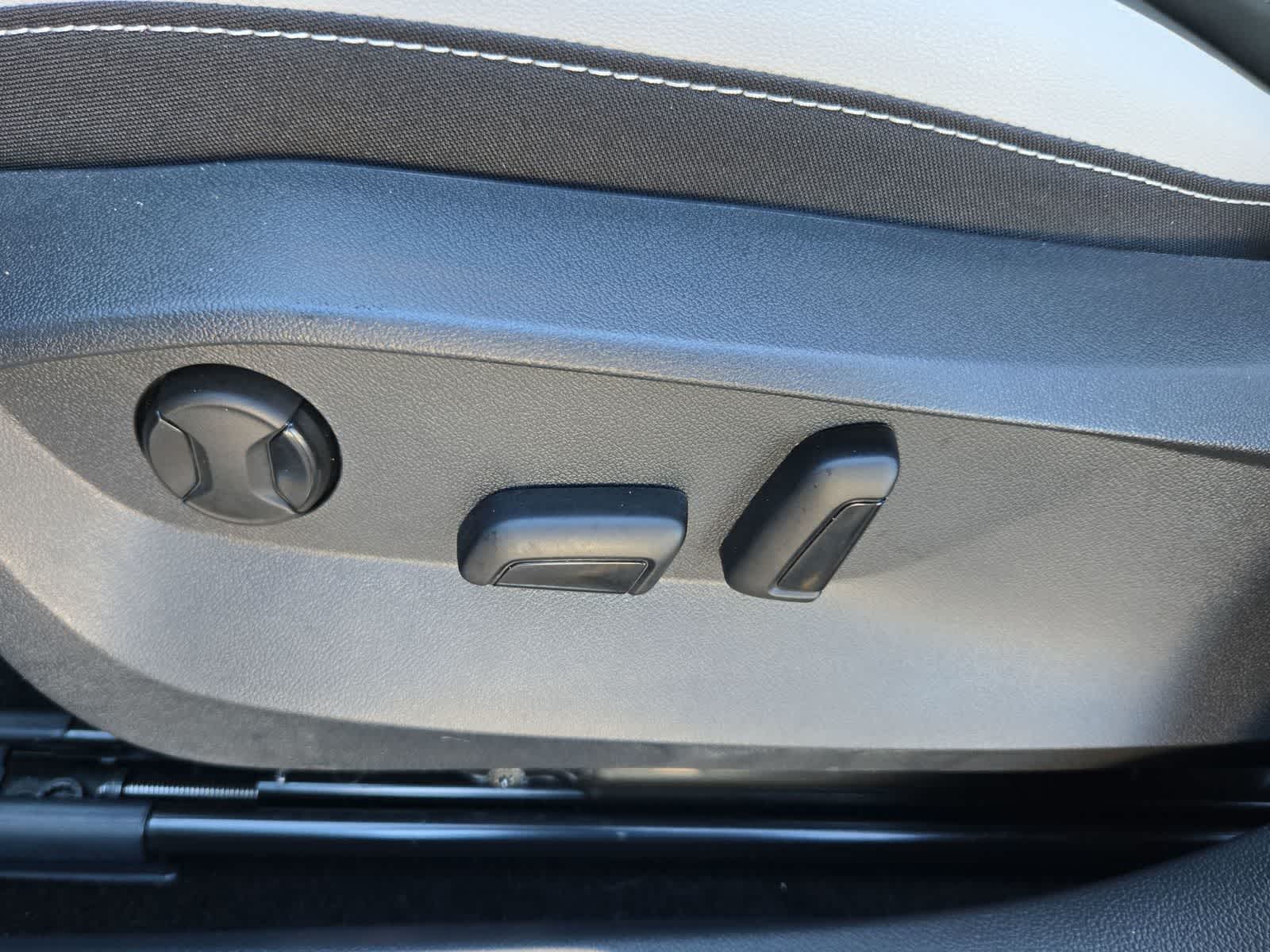 Thumbnail: 2025 Volkswagen Taos - 18