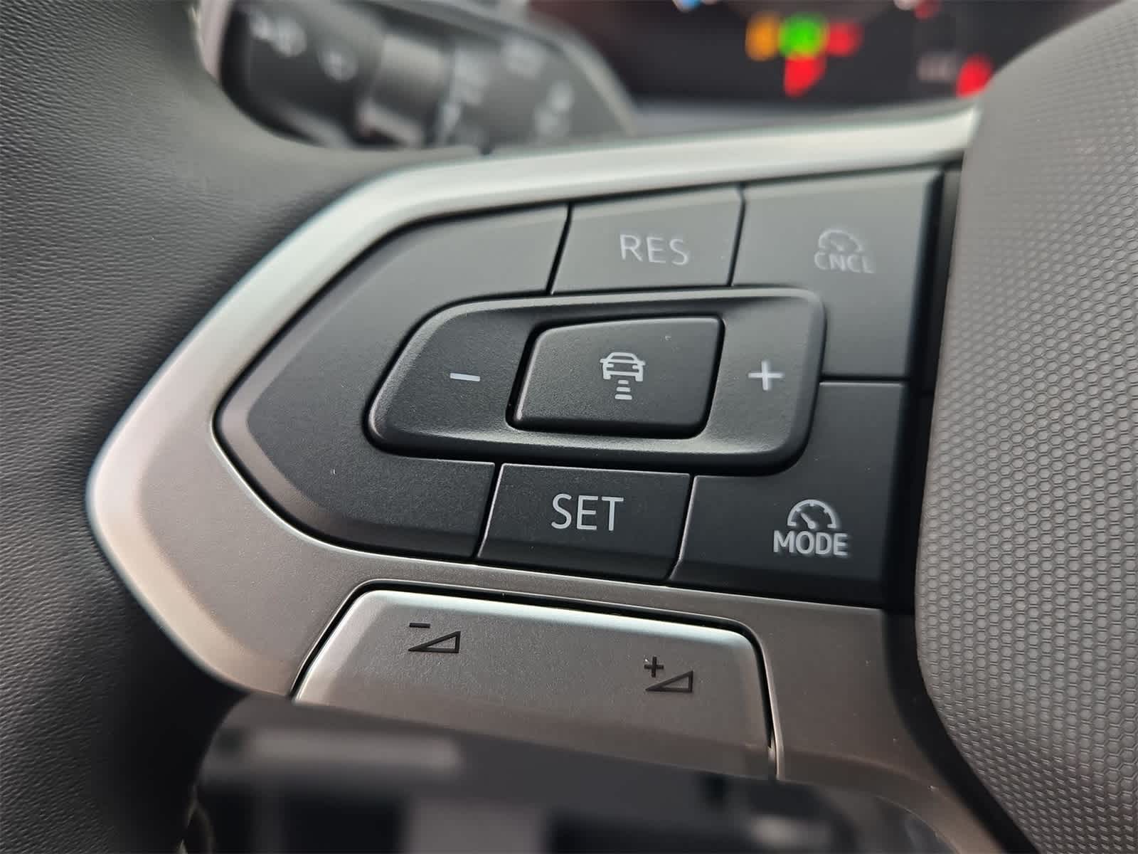 Thumbnail: 2025 Volkswagen Tiguan - 24