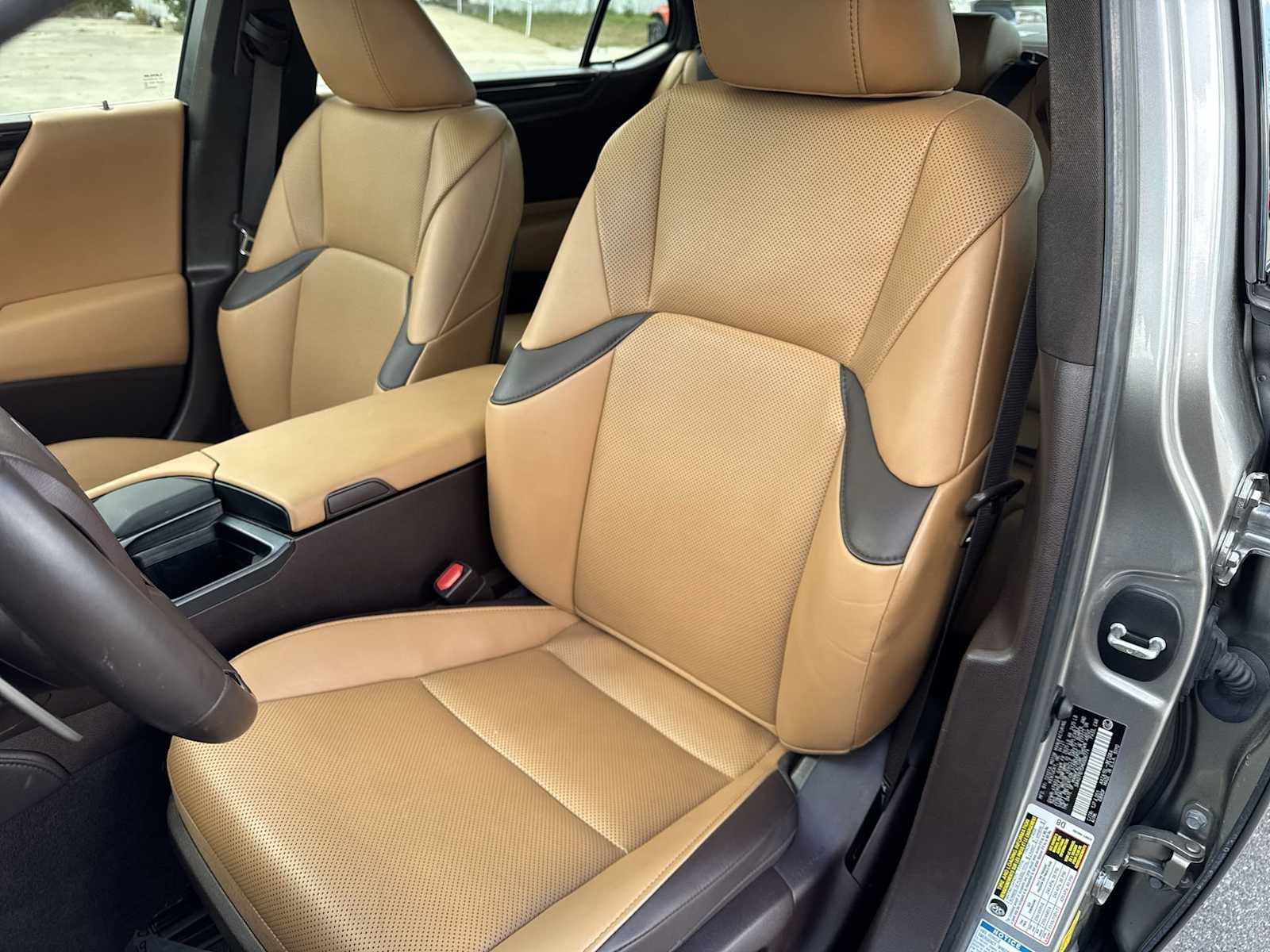 Thumbnail: 2021 Lexus ES - 15