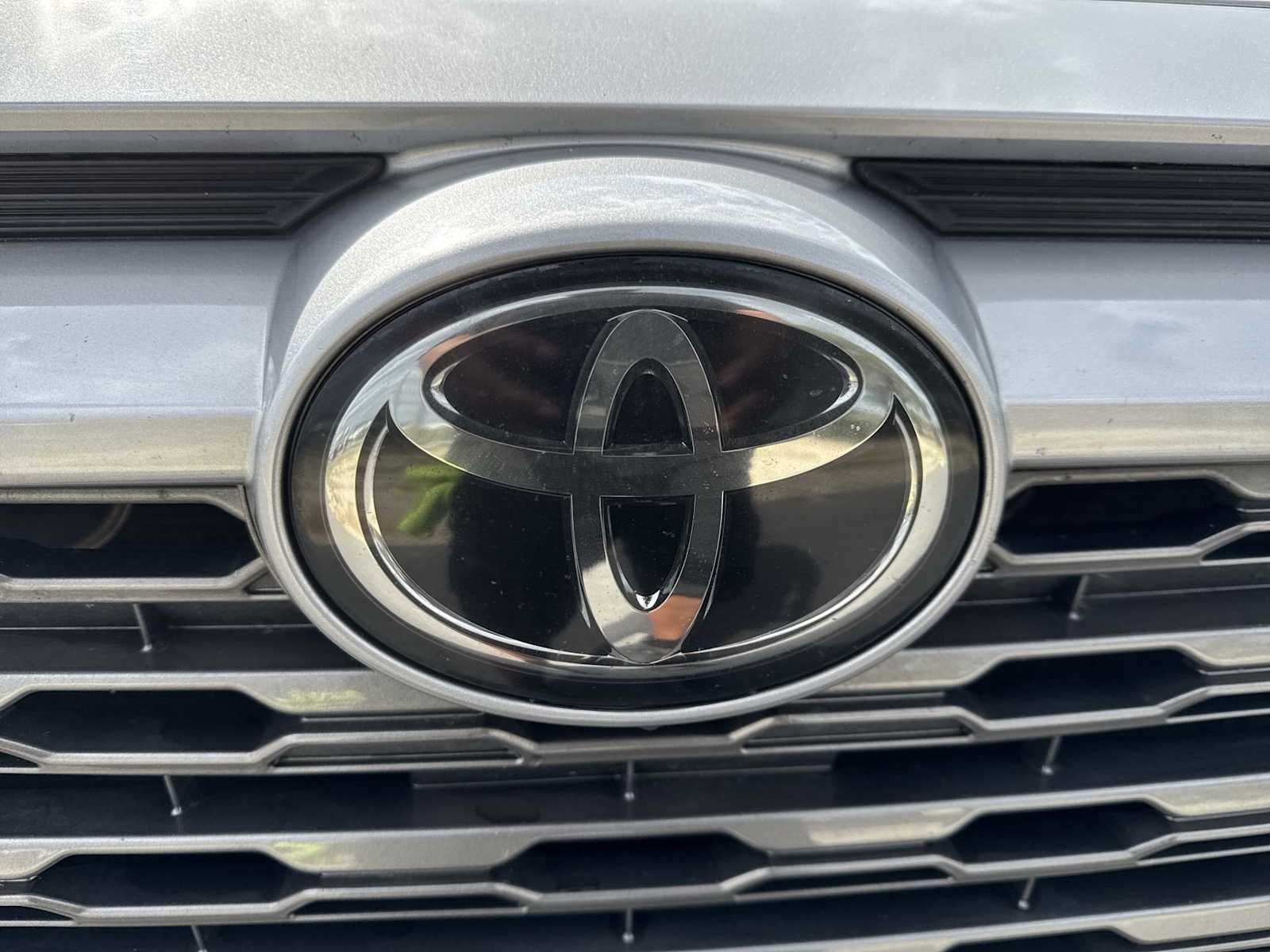 Thumbnail: 2020 Toyota RAV4 - 11