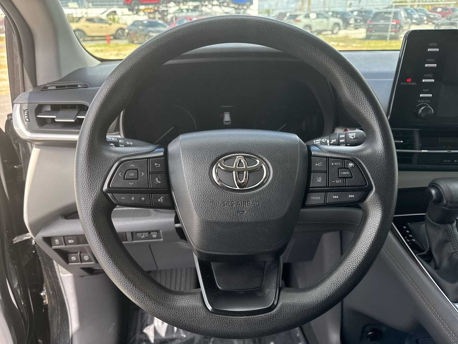 Thumbnail: 2023 Toyota Sienna - 22