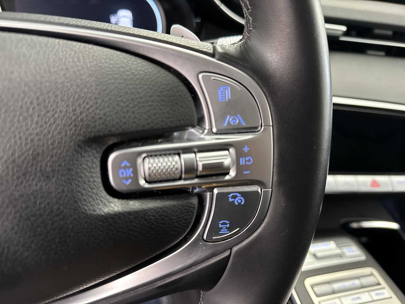 Thumbnail: 2025 Genesis GV70 - 23