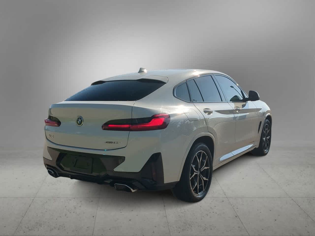 Thumbnail: 2022 BMW X4 - 8