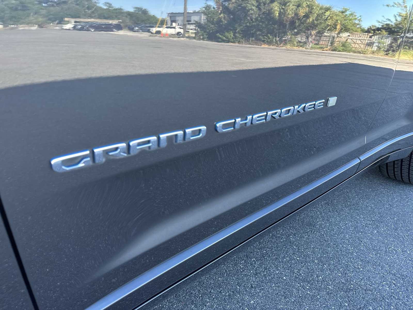 Thumbnail: 2022 Jeep Grand Cherokee - 15