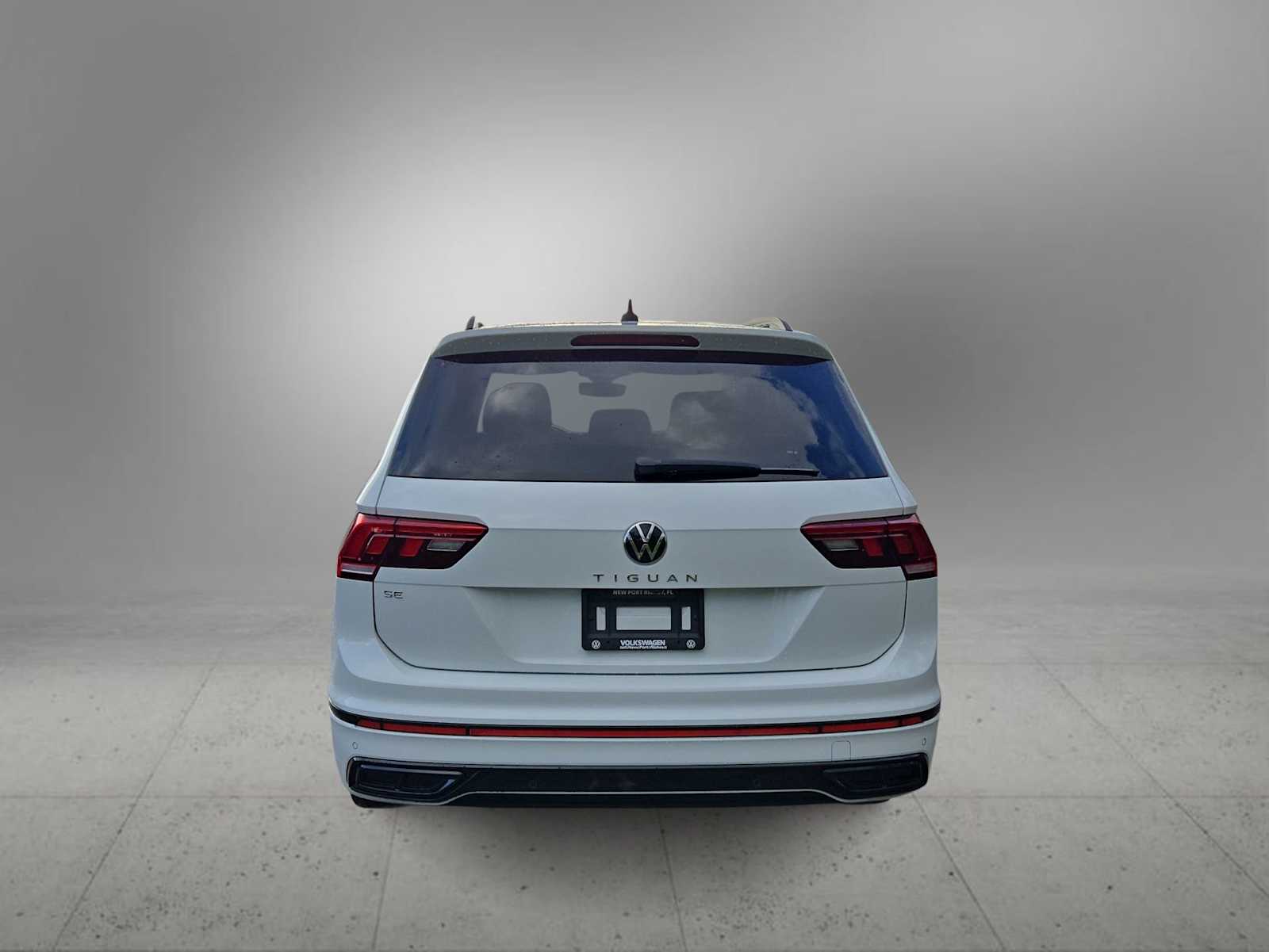 Thumbnail: 2022 Volkswagen Tiguan - 7