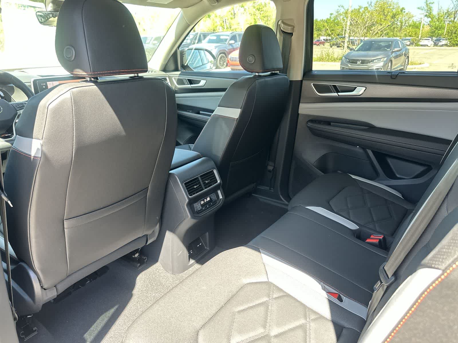 Thumbnail: 2026 Volkswagen Atlas - 17