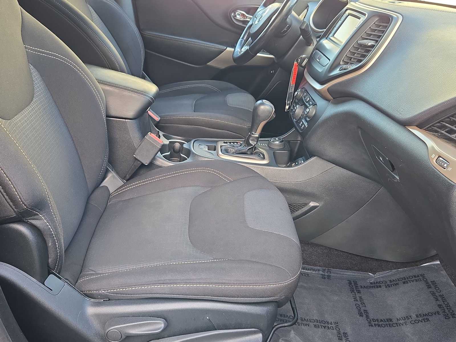 Thumbnail: 2017 Jeep Cherokee - 21