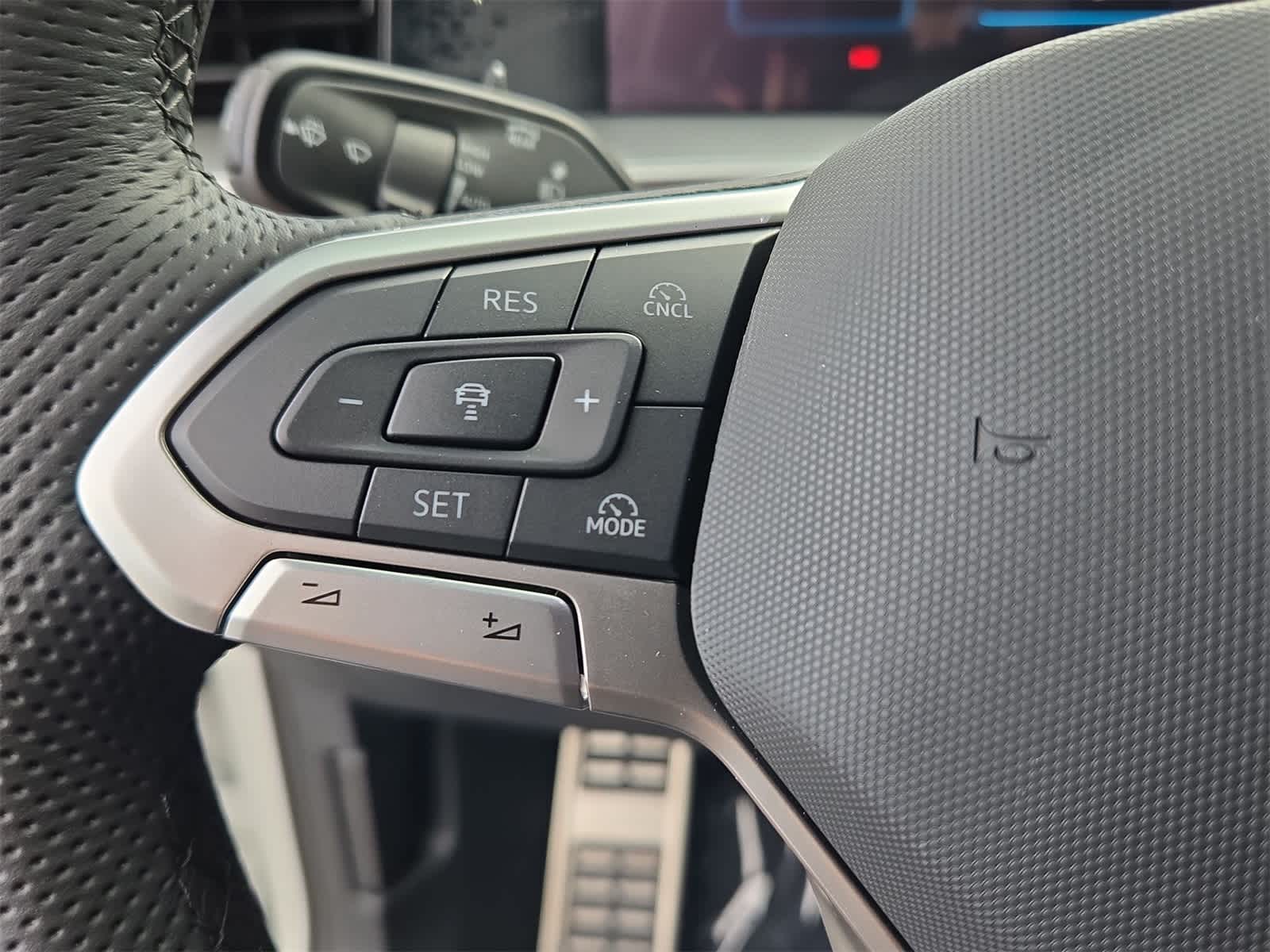 Thumbnail: 2025 Volkswagen Tiguan - 24