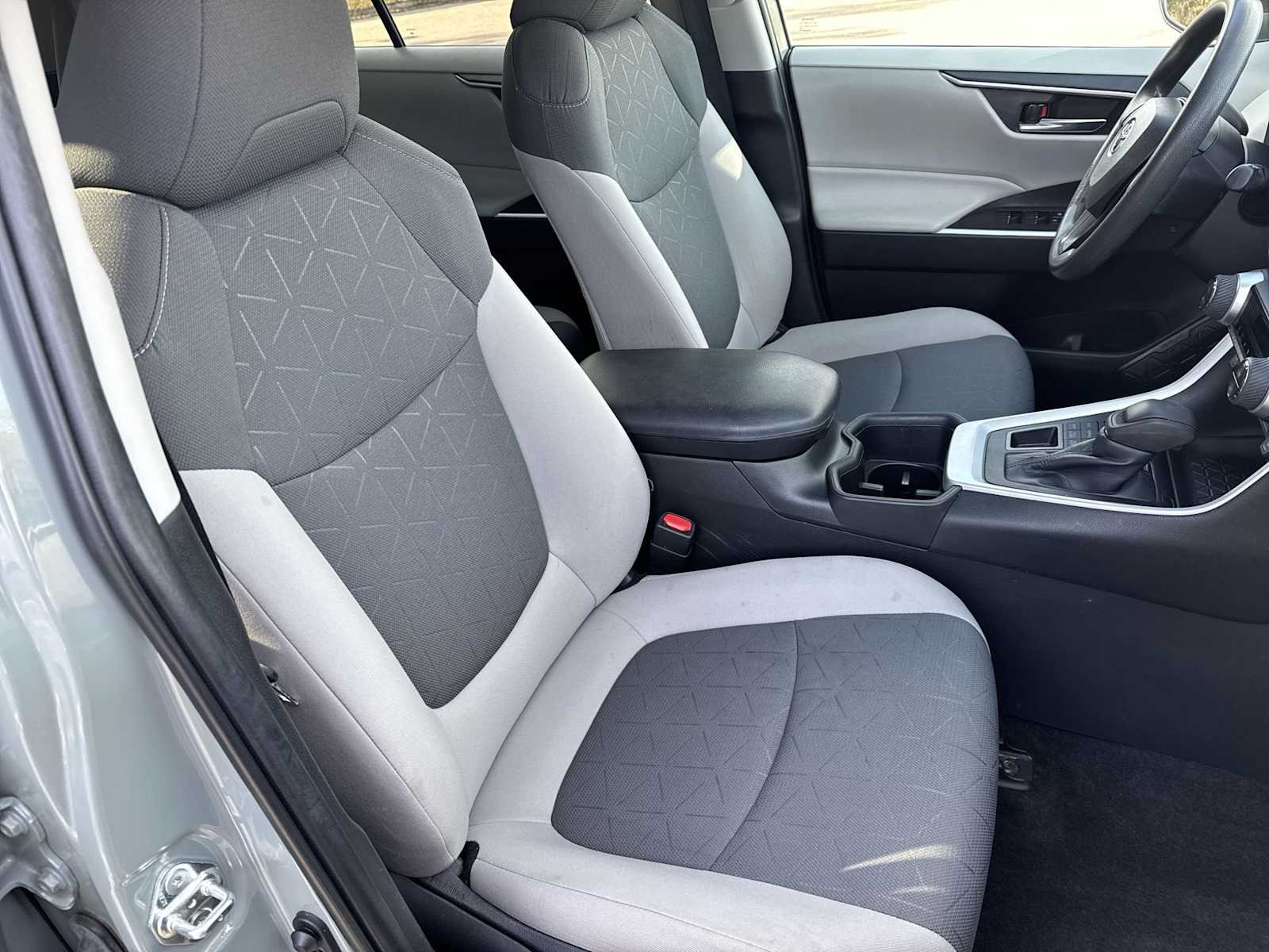 Thumbnail: 2022 Toyota RAV4 - 20