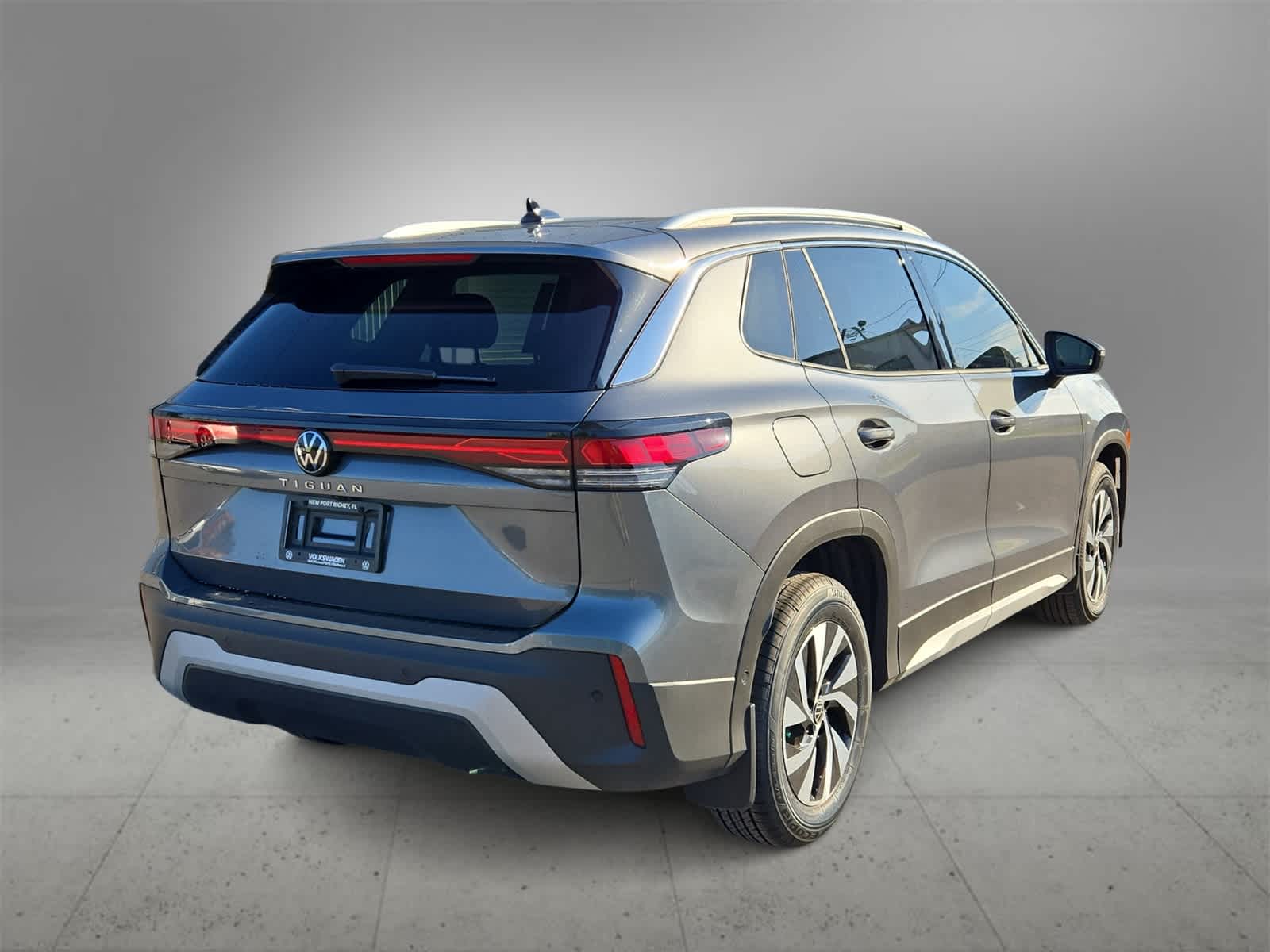 Thumbnail: 2025 Volkswagen Tiguan - 8