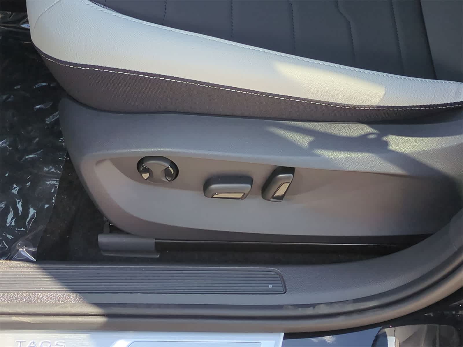 Thumbnail: 2025 Volkswagen Taos - 18