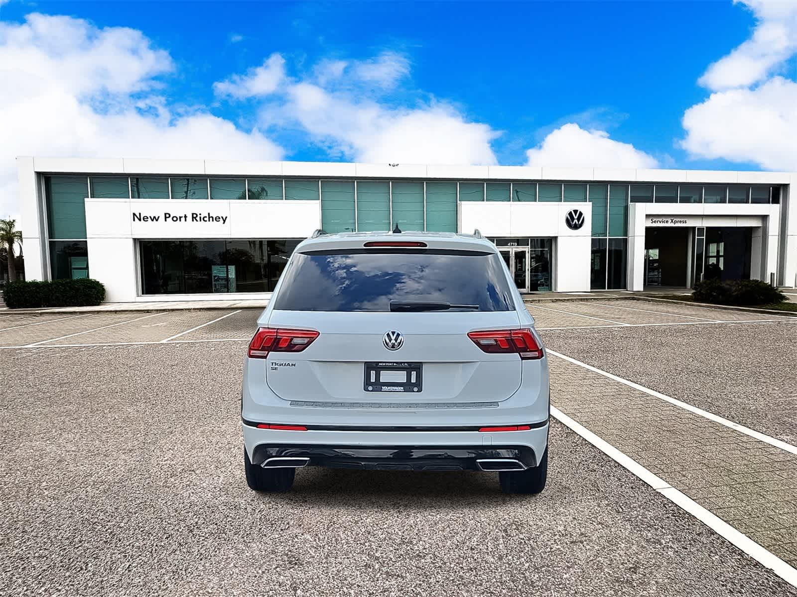 Thumbnail: 2021 Volkswagen Tiguan - 10