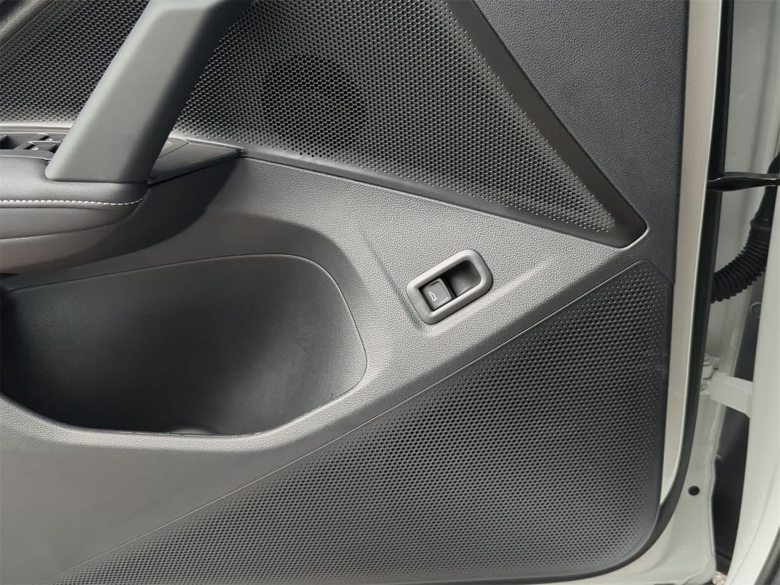 Thumbnail: 2025 Volkswagen Tiguan - 32