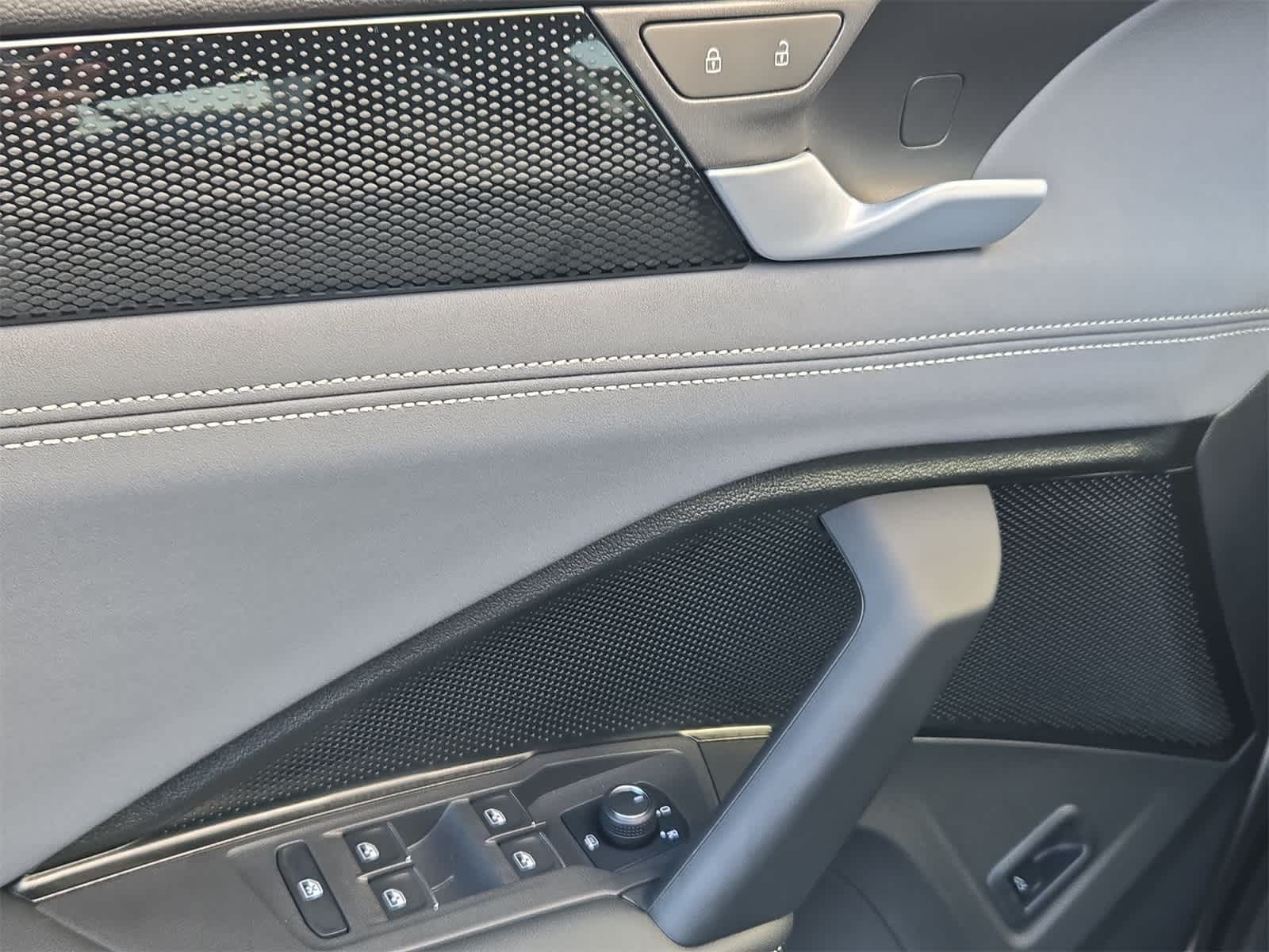 Thumbnail: 2025 Volkswagen Tiguan - 35