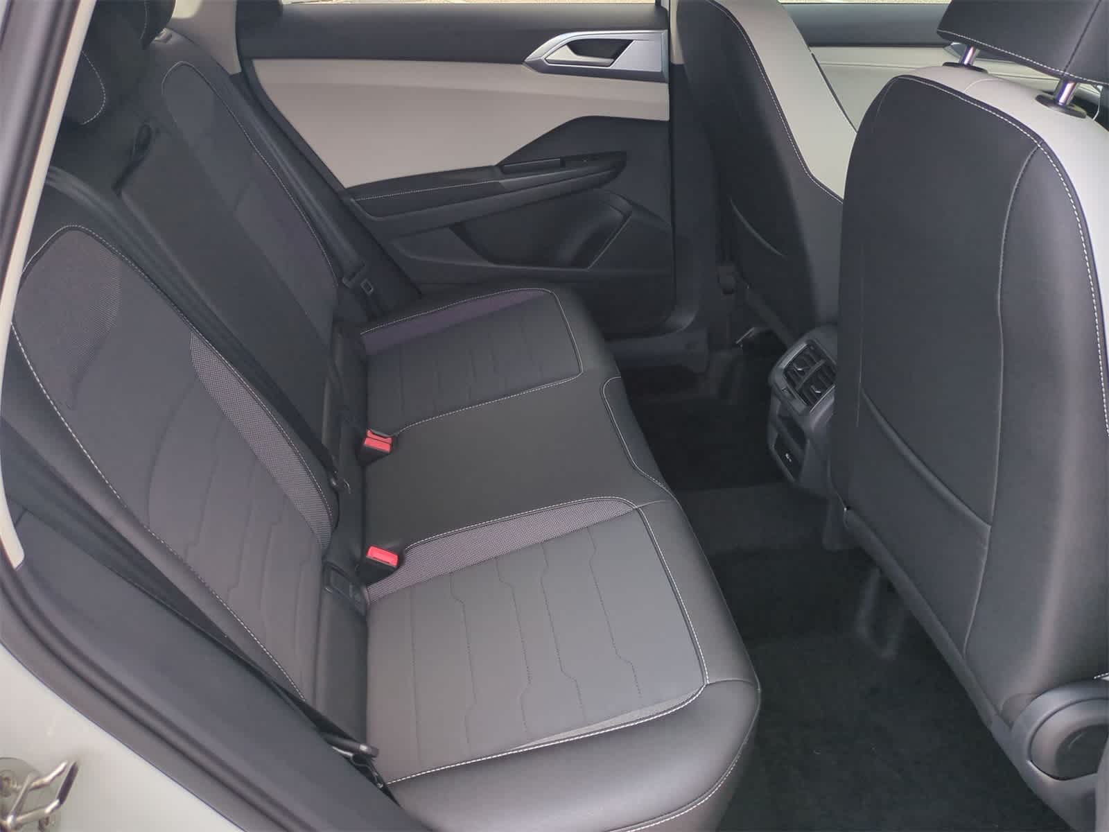 Thumbnail: 2025 Volkswagen Taos - 21