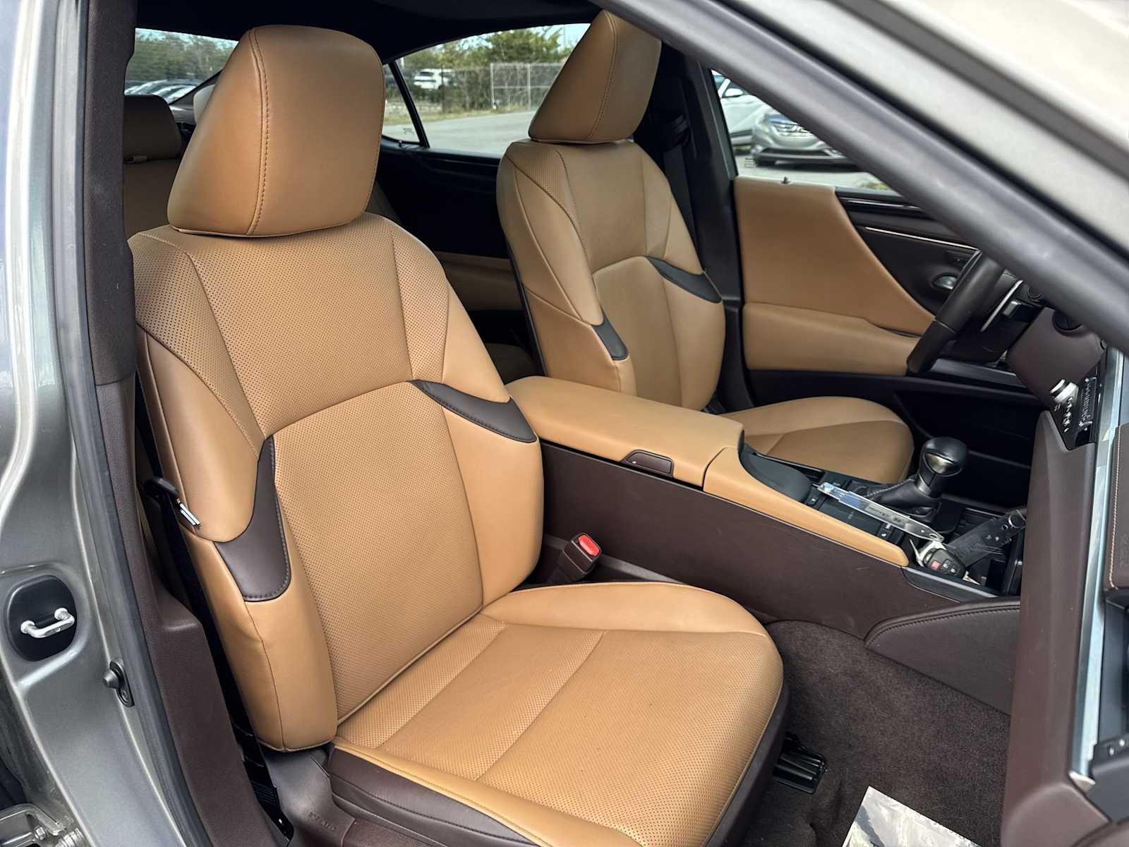 Thumbnail: 2021 Lexus ES - 21