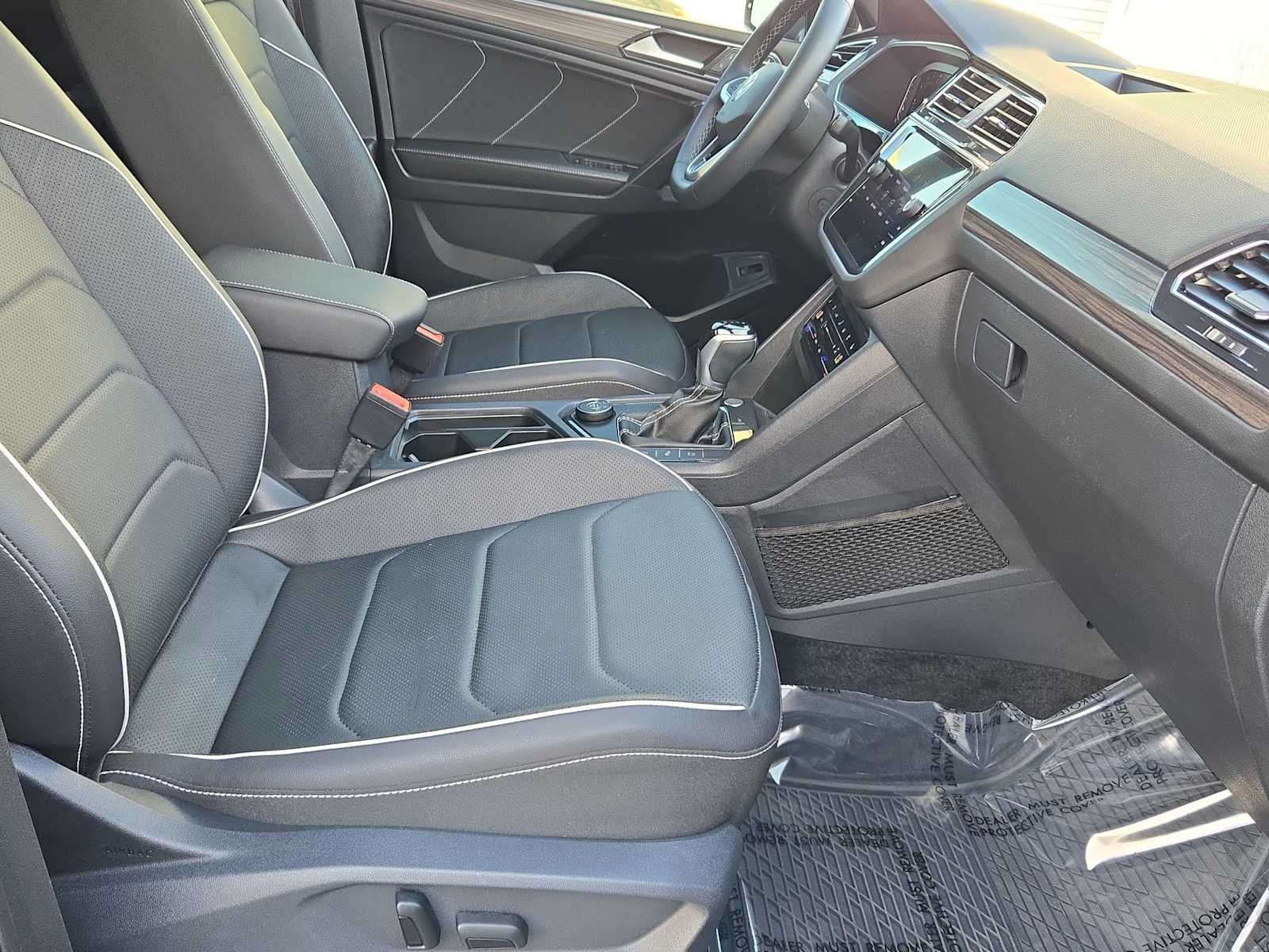 Thumbnail: 2023 Volkswagen Tiguan - 20