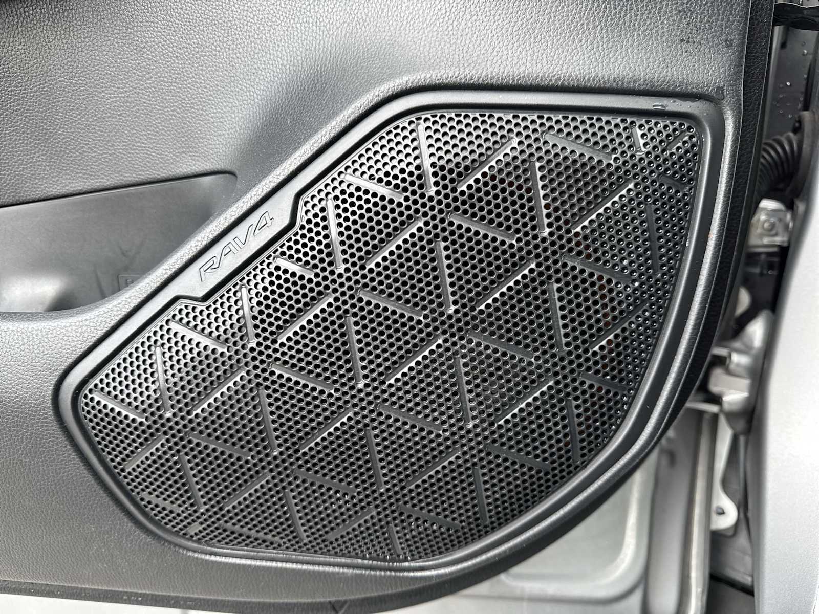 Thumbnail: 2020 Toyota RAV4 - 30