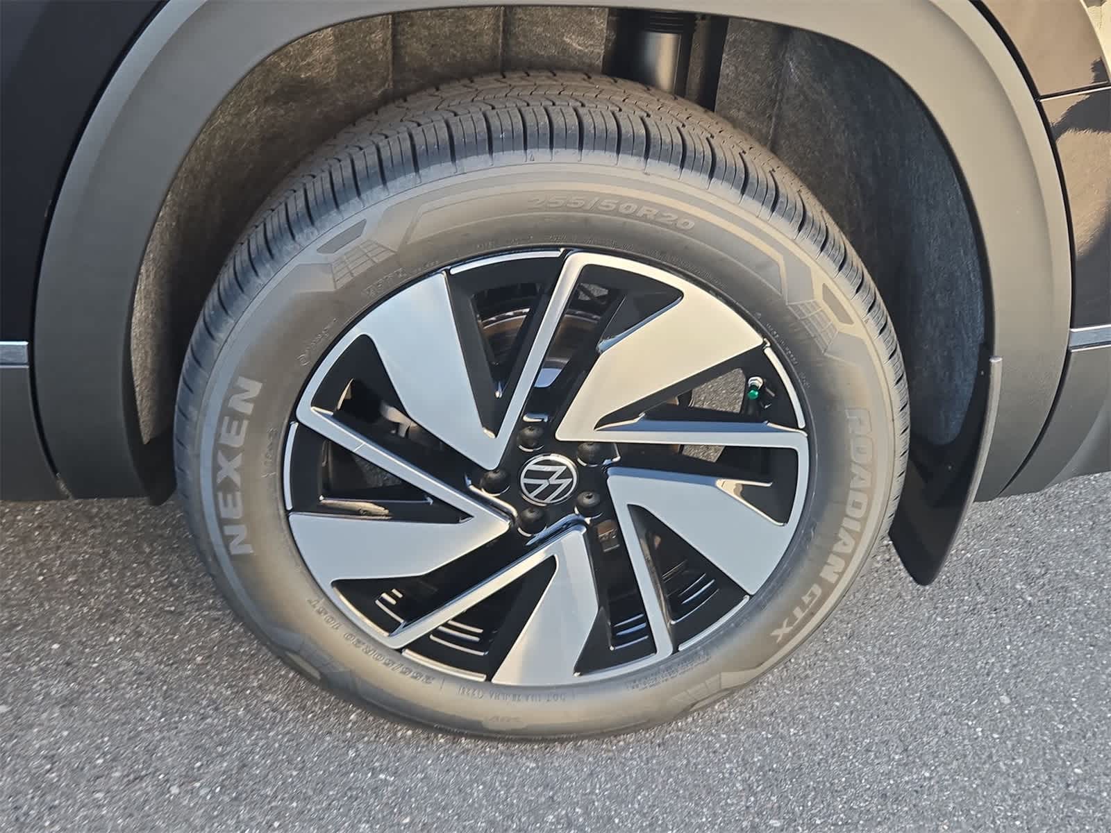 Thumbnail: 2026 Volkswagen Atlas - 14