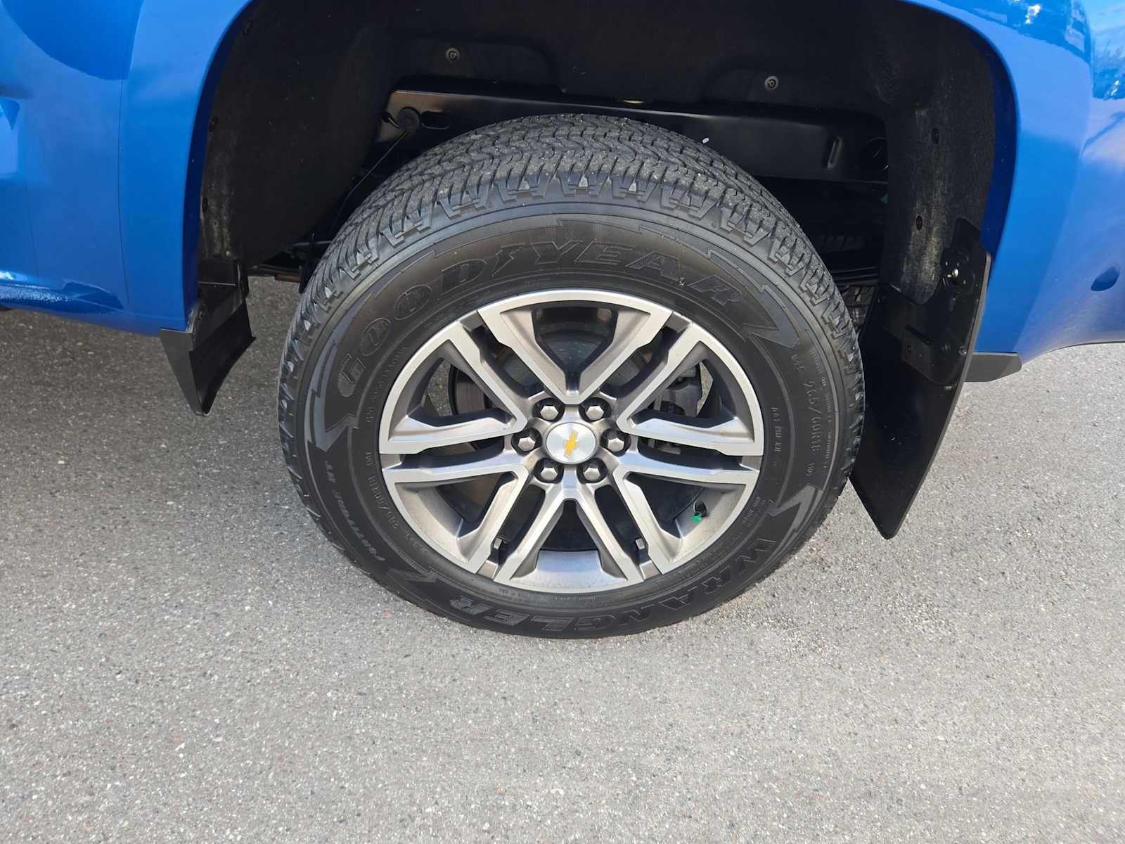 Thumbnail: 2022 Chevrolet Colorado - 14