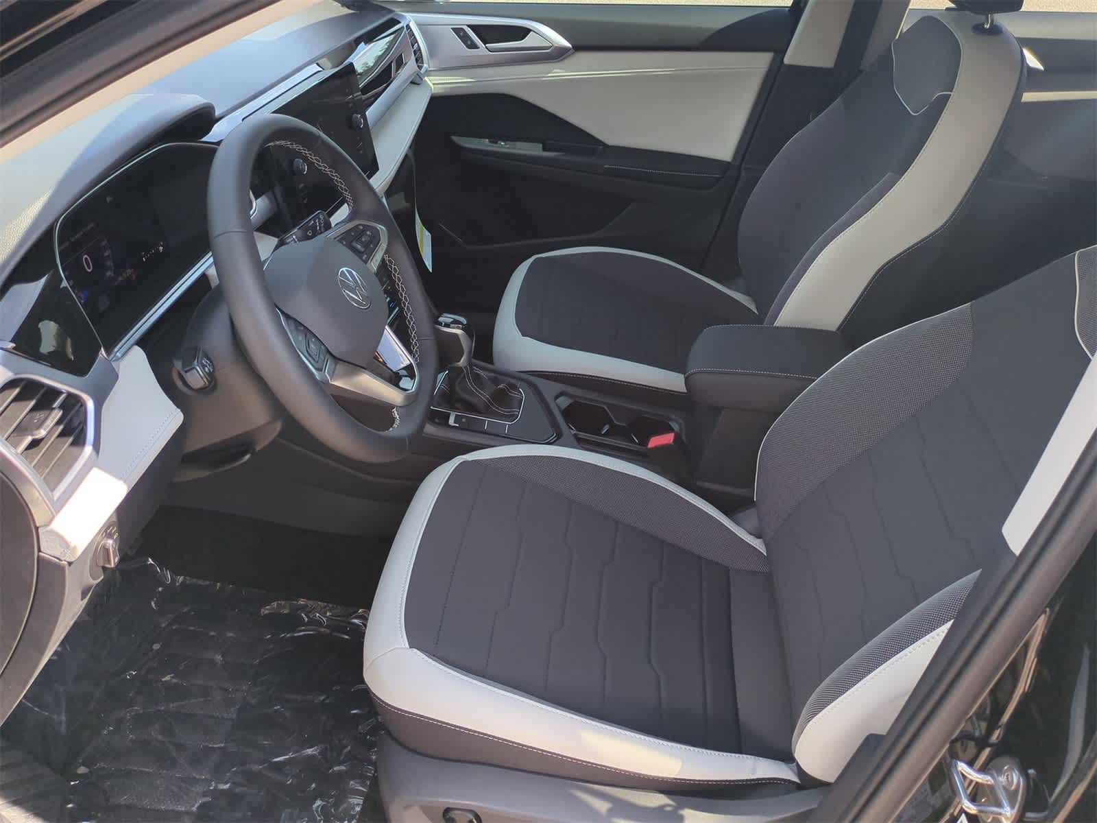 Thumbnail: 2025 Volkswagen Taos - 17