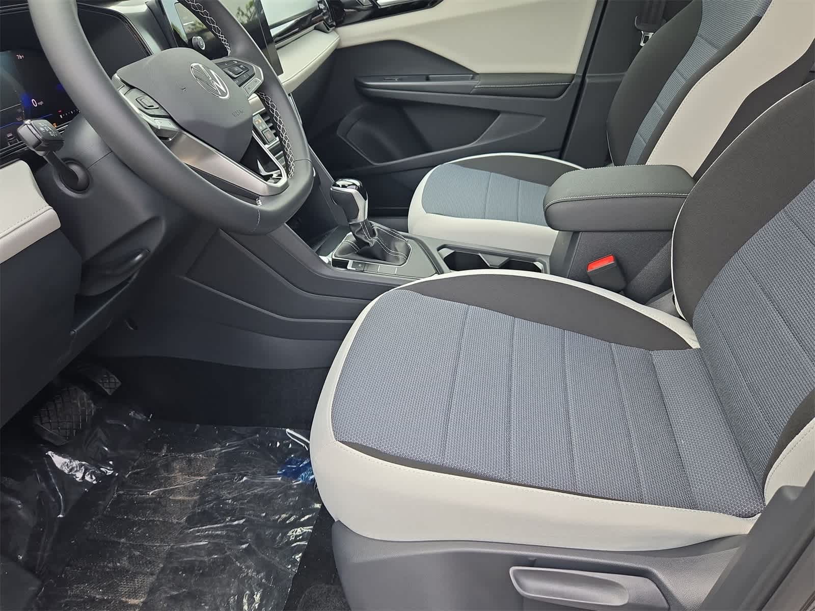 Thumbnail: 2025 Volkswagen Taos - 17