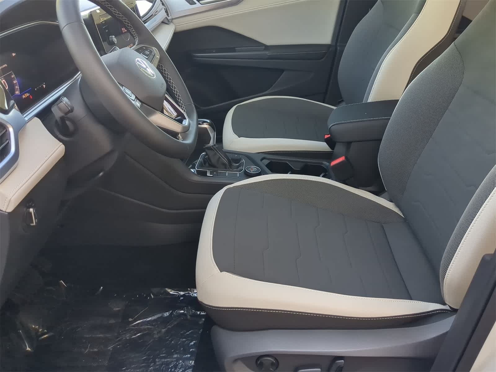 Thumbnail: 2025 Volkswagen Taos - 17