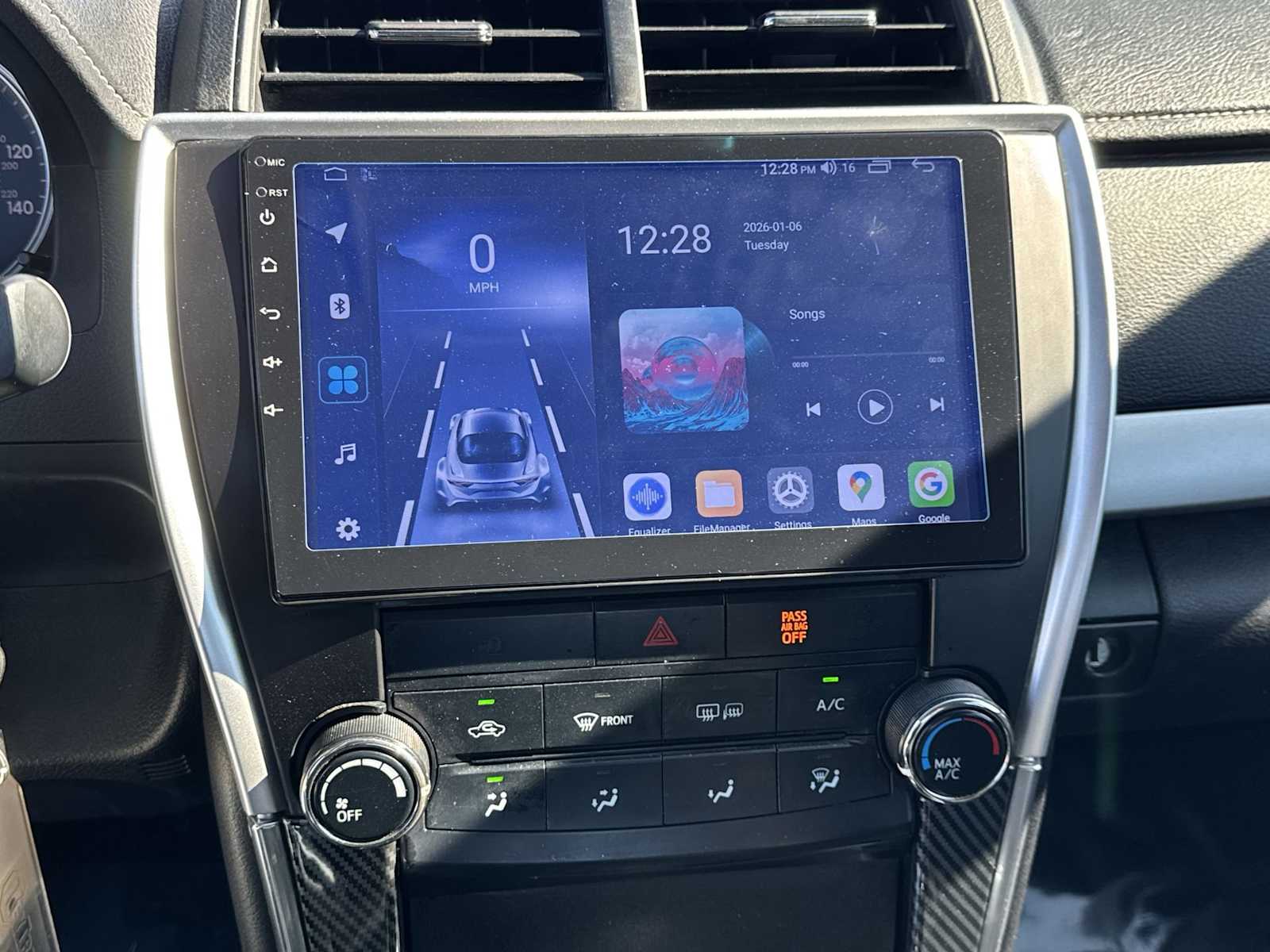 Thumbnail: 2015 Toyota Camry - 22