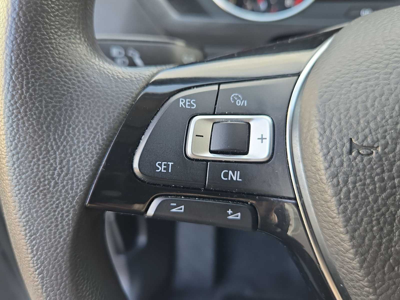 Thumbnail: 2018 Volkswagen Tiguan - 29