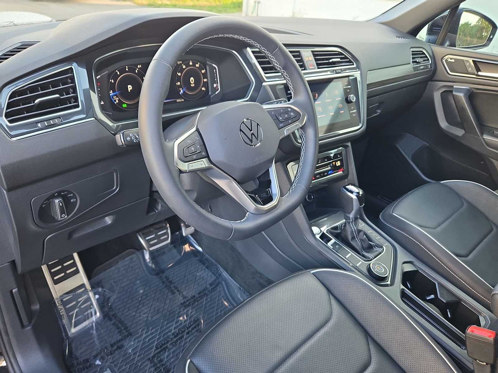 Thumbnail: 2023 Volkswagen Tiguan - 10