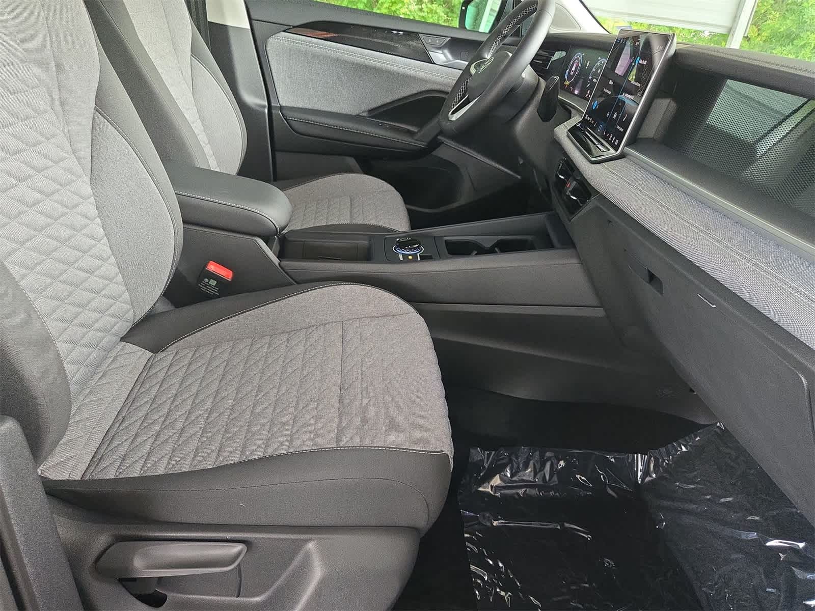 Thumbnail: 2025 Volkswagen Tiguan - 22