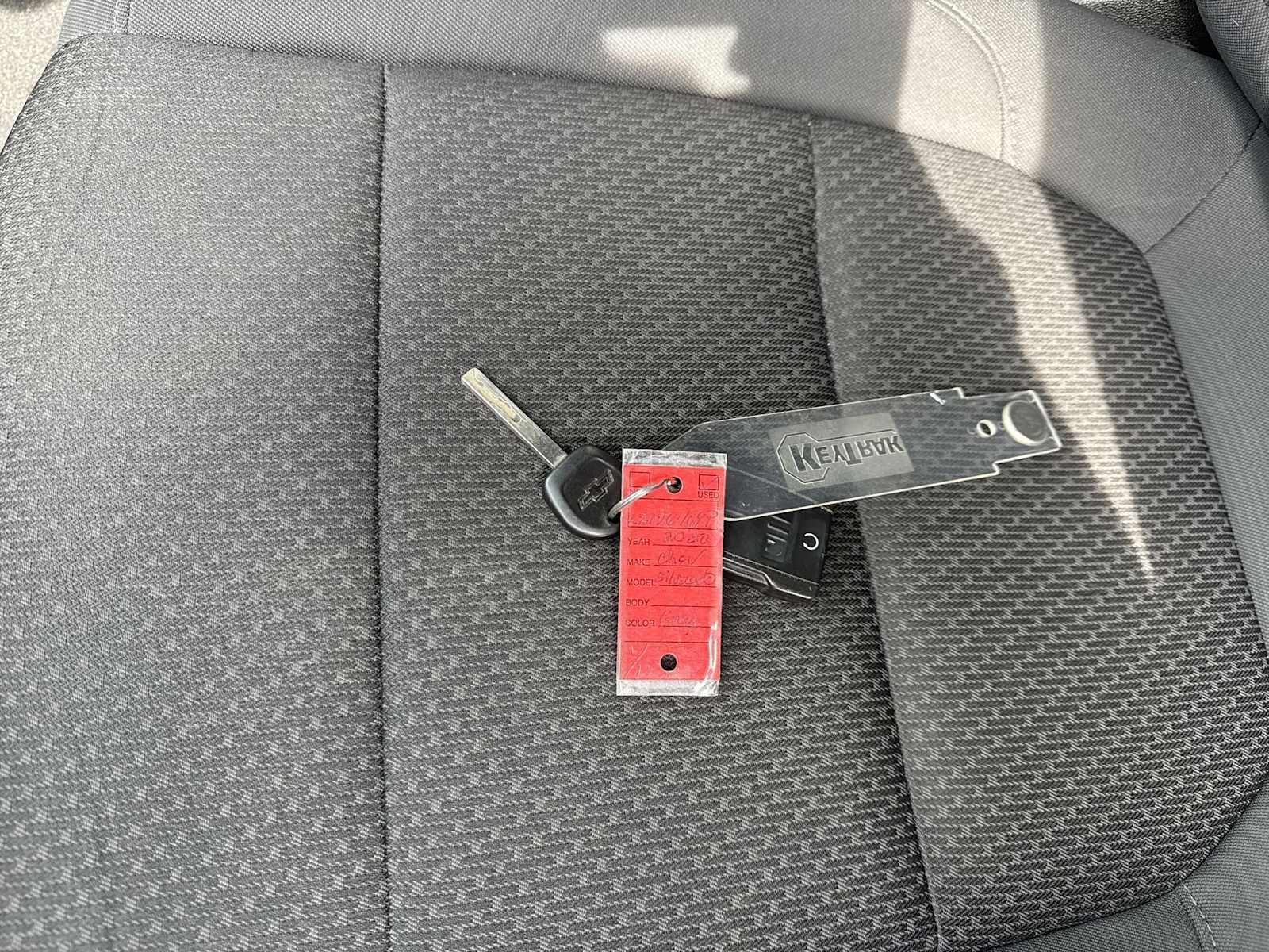 Thumbnail: 2020 Chevrolet Silverado 1500 - 32