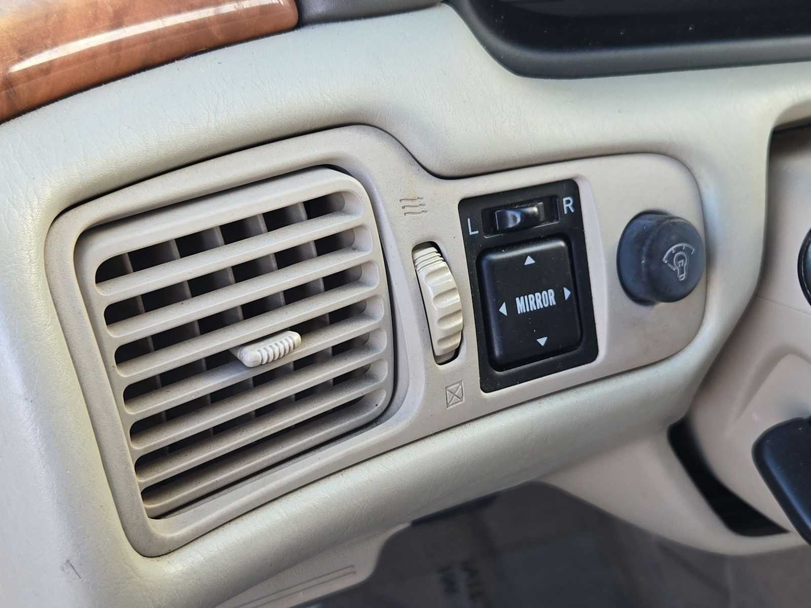 Thumbnail: 2002 Toyota Camry Solara - 28