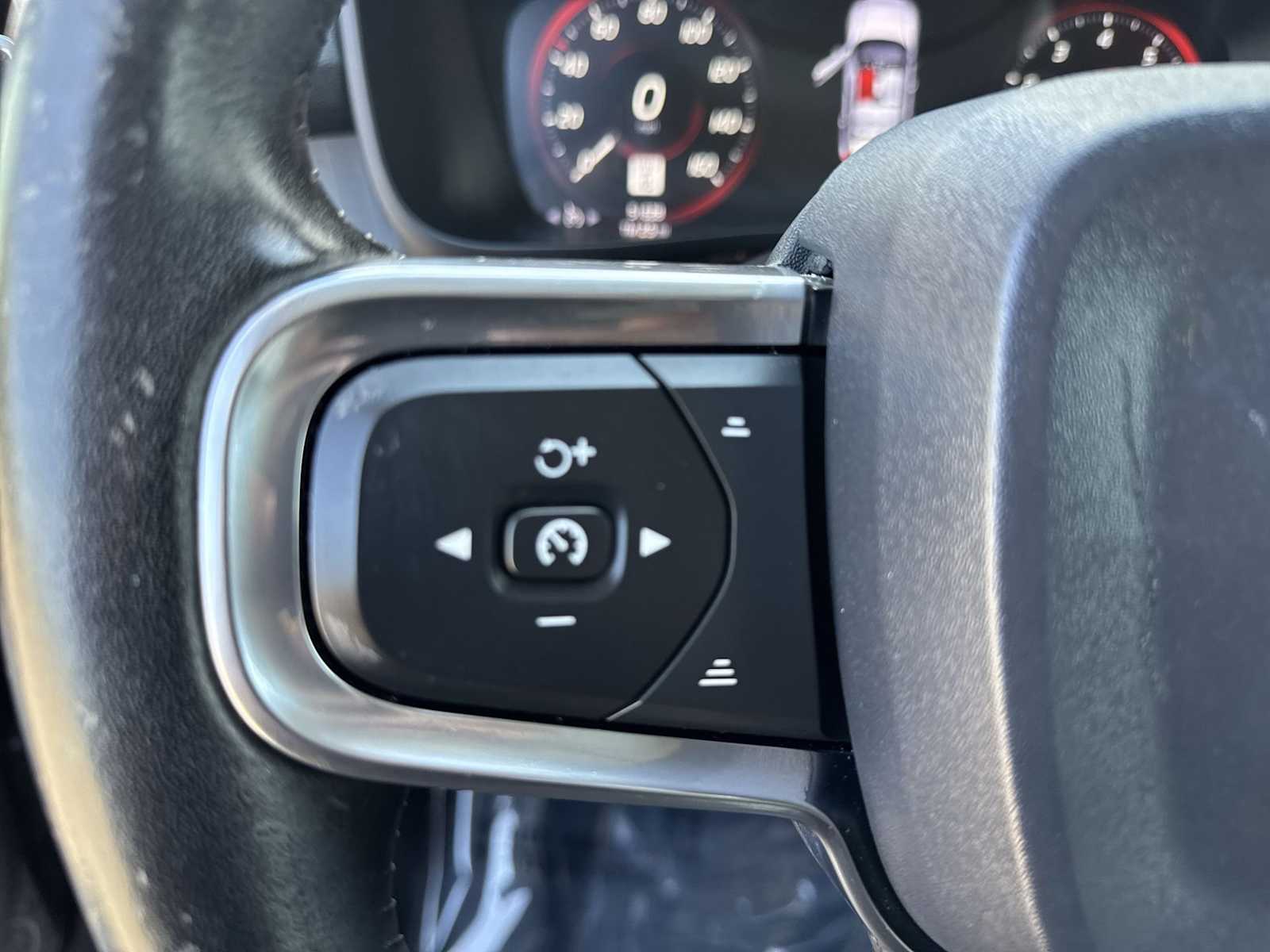 Thumbnail: 2020 Volvo XC40 - 21