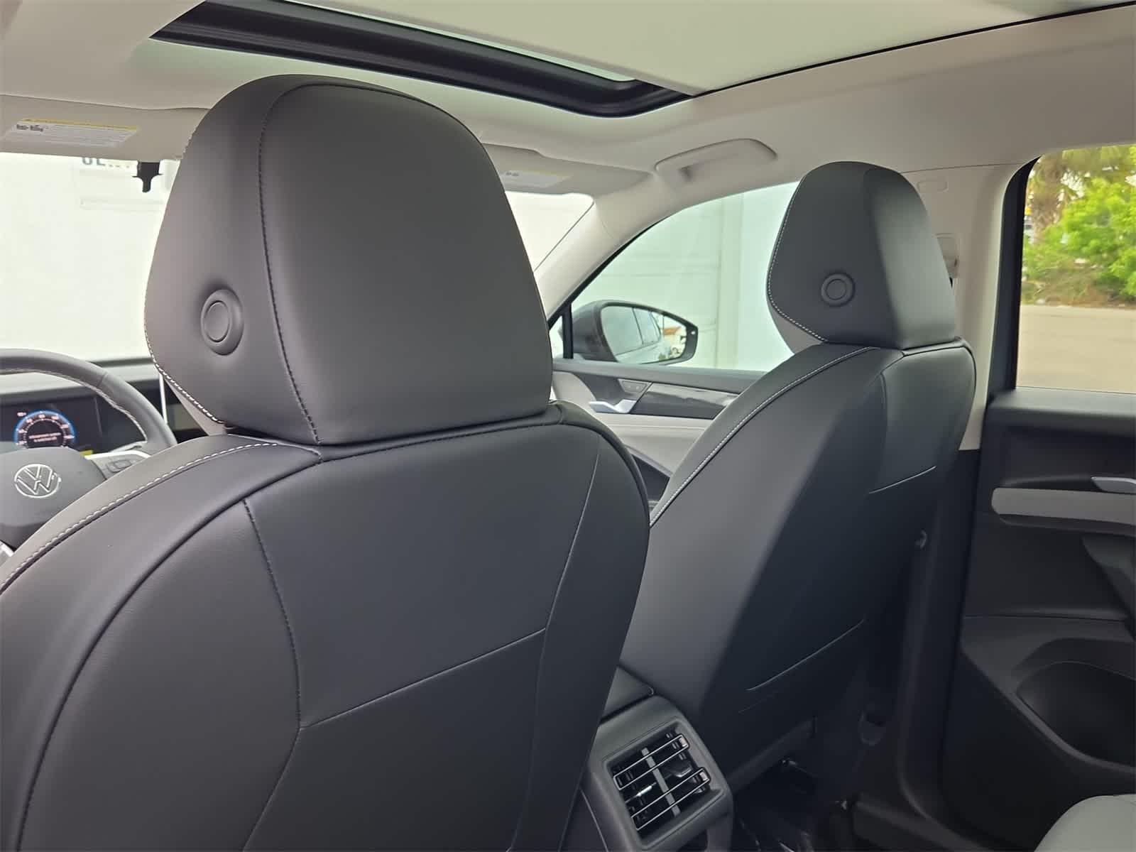 Thumbnail: 2025 Volkswagen Tiguan - 19