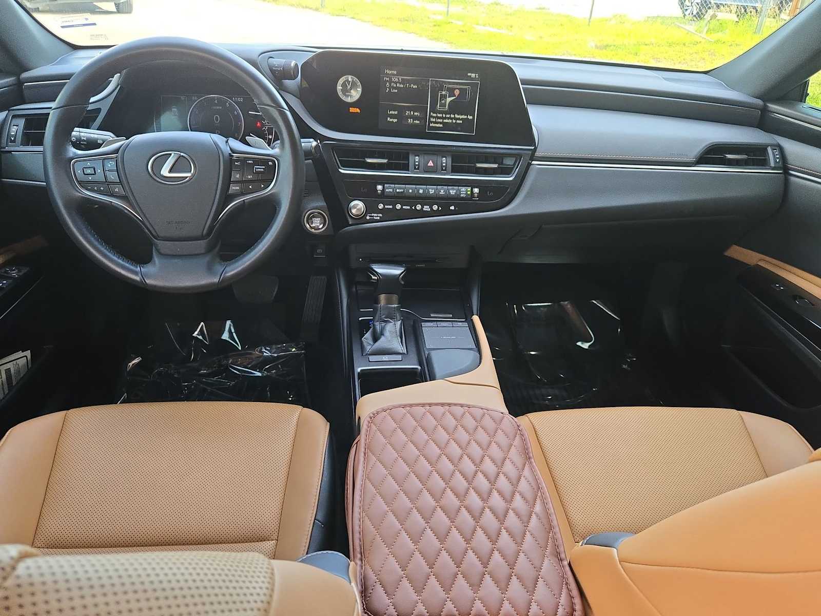 Thumbnail: 2022 Lexus ES - 16