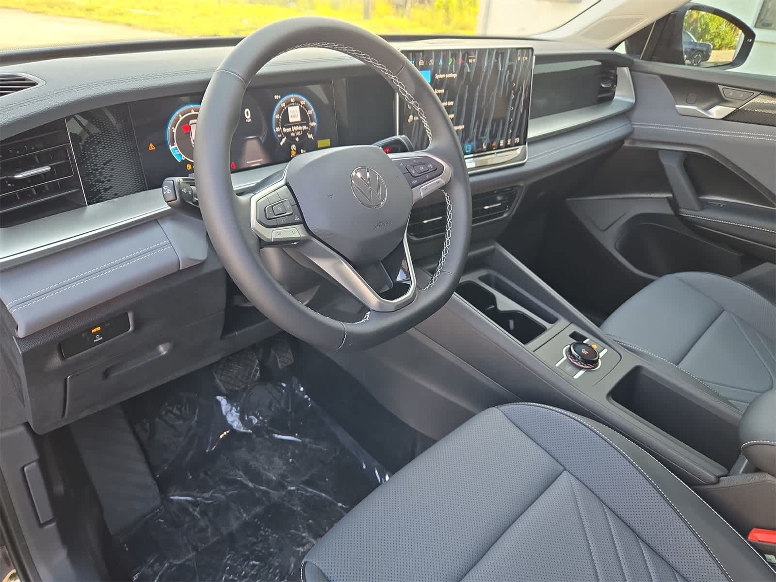 Thumbnail: 2025 Volkswagen Tiguan - 10