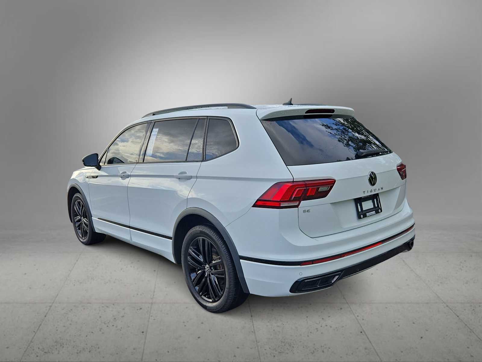 Thumbnail: 2022 Volkswagen Tiguan - 6