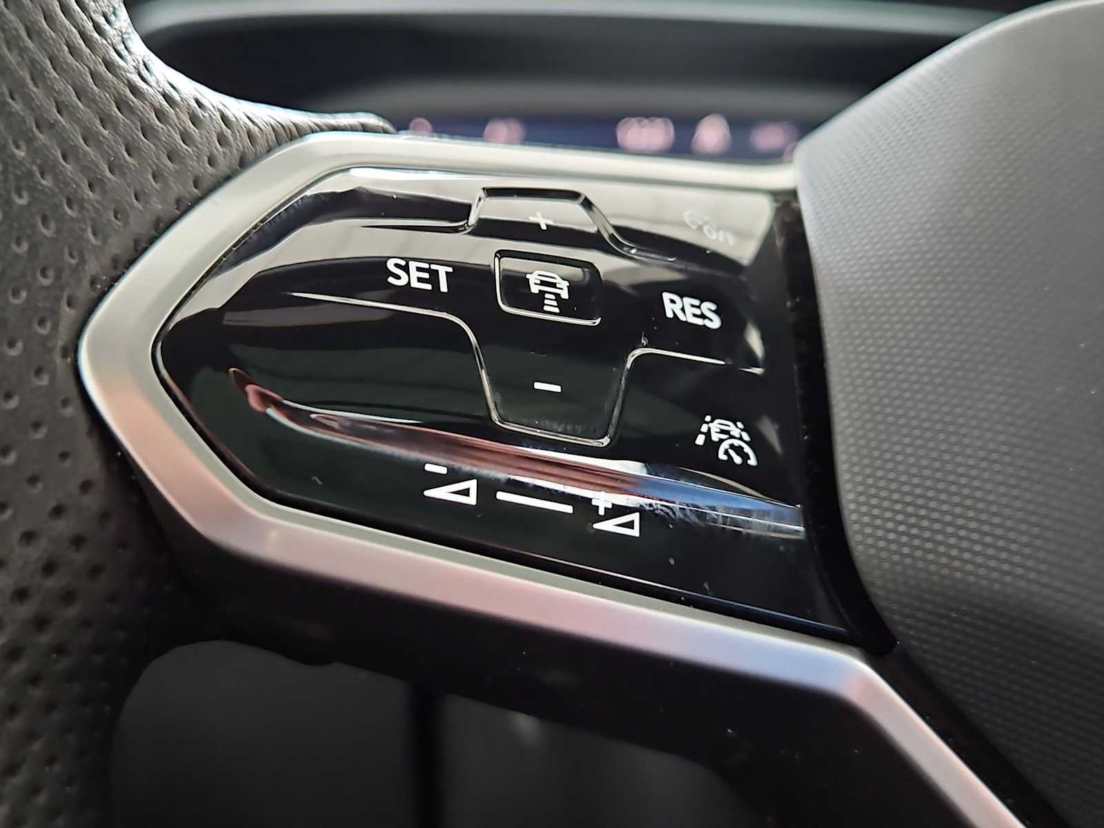 Thumbnail: 2024 Volkswagen Tiguan - 26