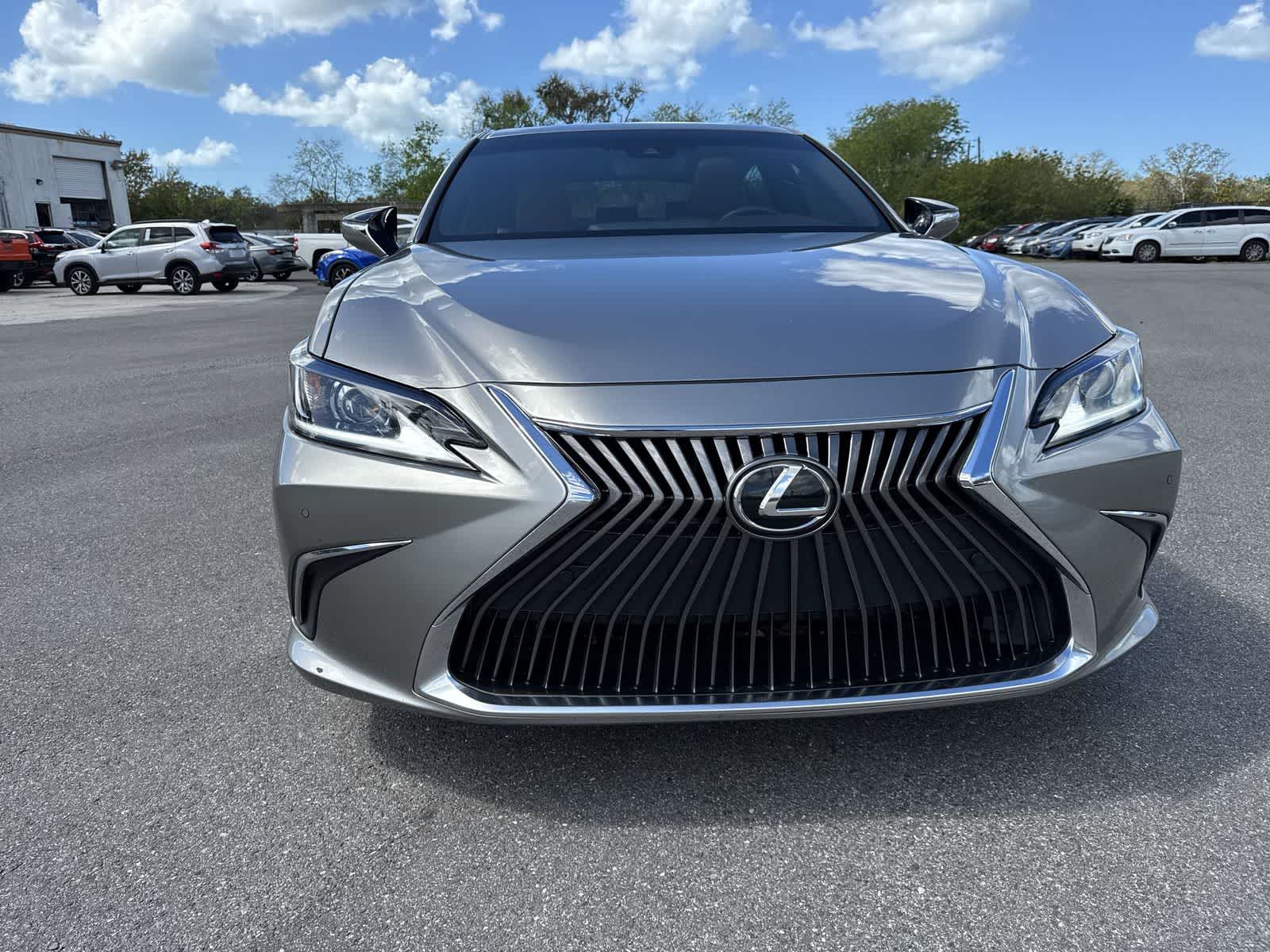 Thumbnail: 2021 Lexus ES - 13