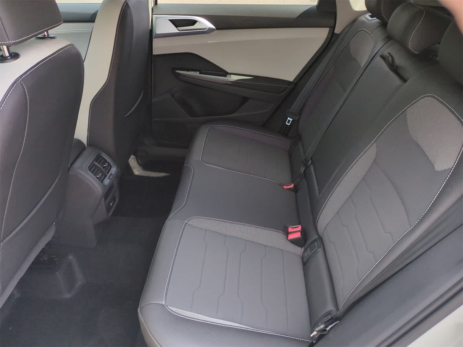 Thumbnail: 2025 Volkswagen Taos - 20