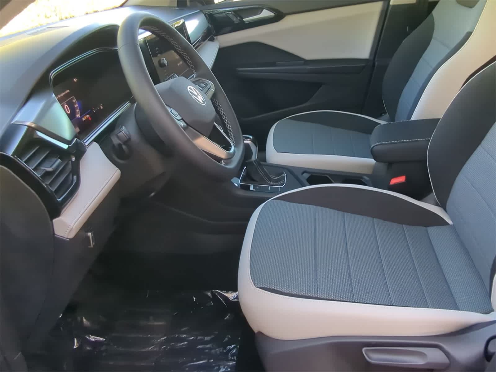 Thumbnail: 2025 Volkswagen Taos - 17