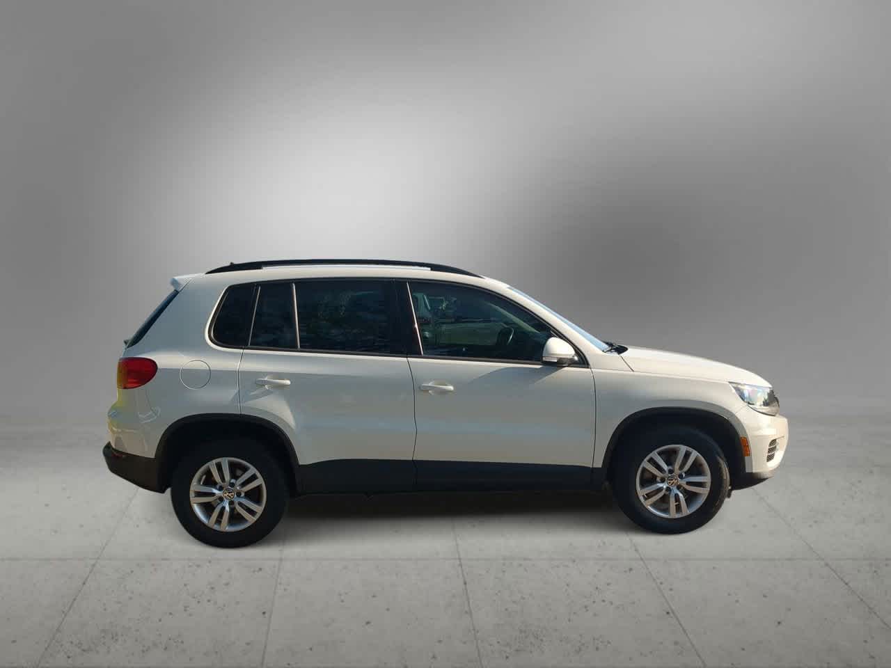 Thumbnail: 2017 Volkswagen Tiguan - 9
