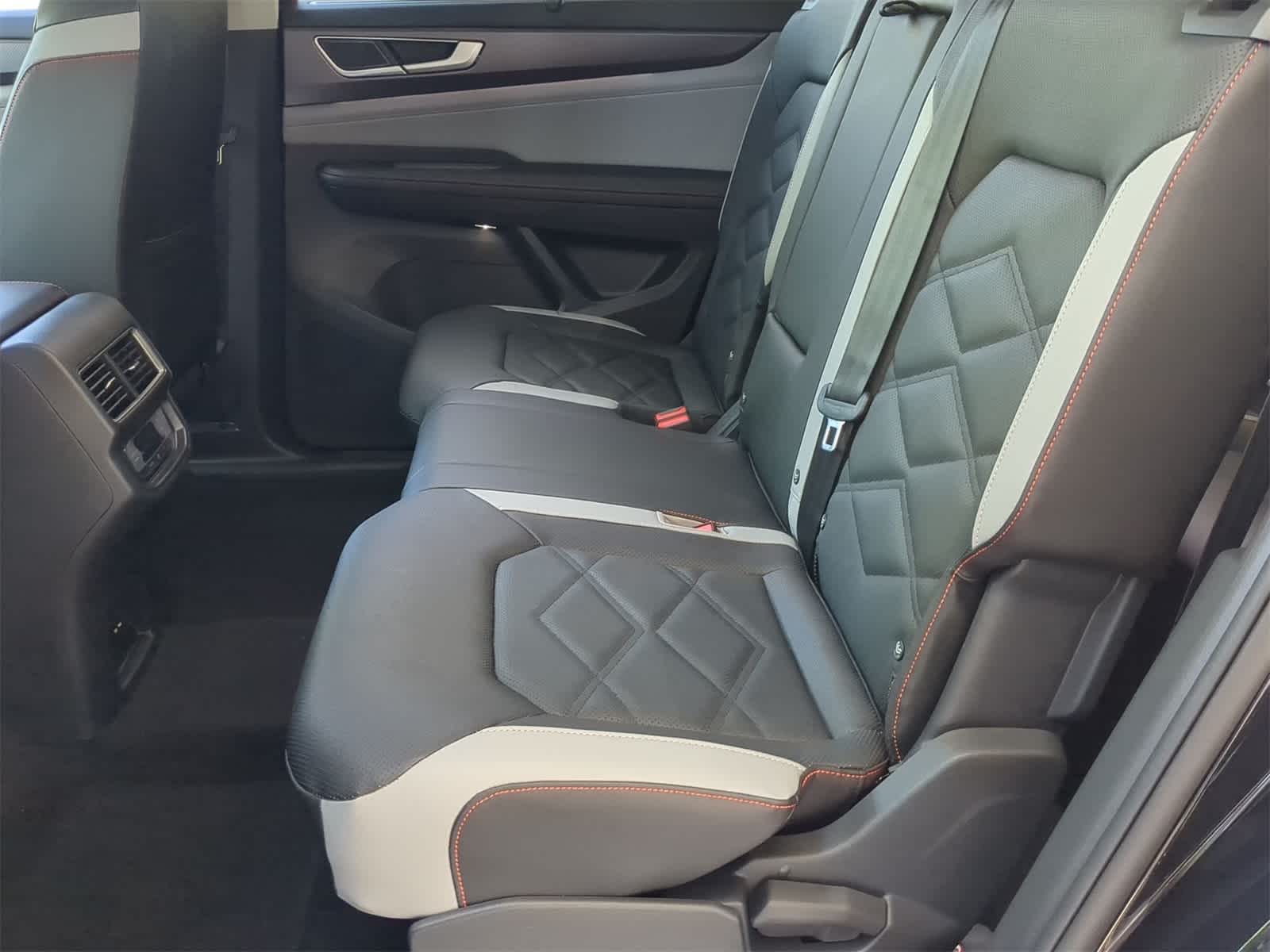 Thumbnail: 2025 Volkswagen Atlas - 18