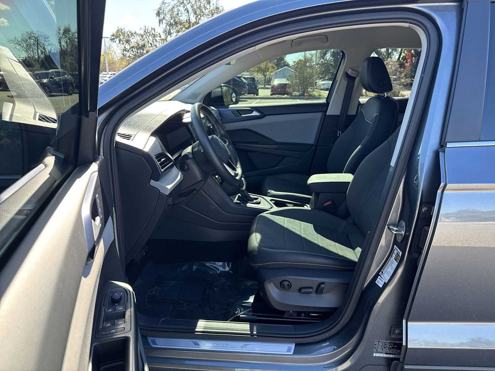 Thumbnail: 2023 Volkswagen Taos - 2